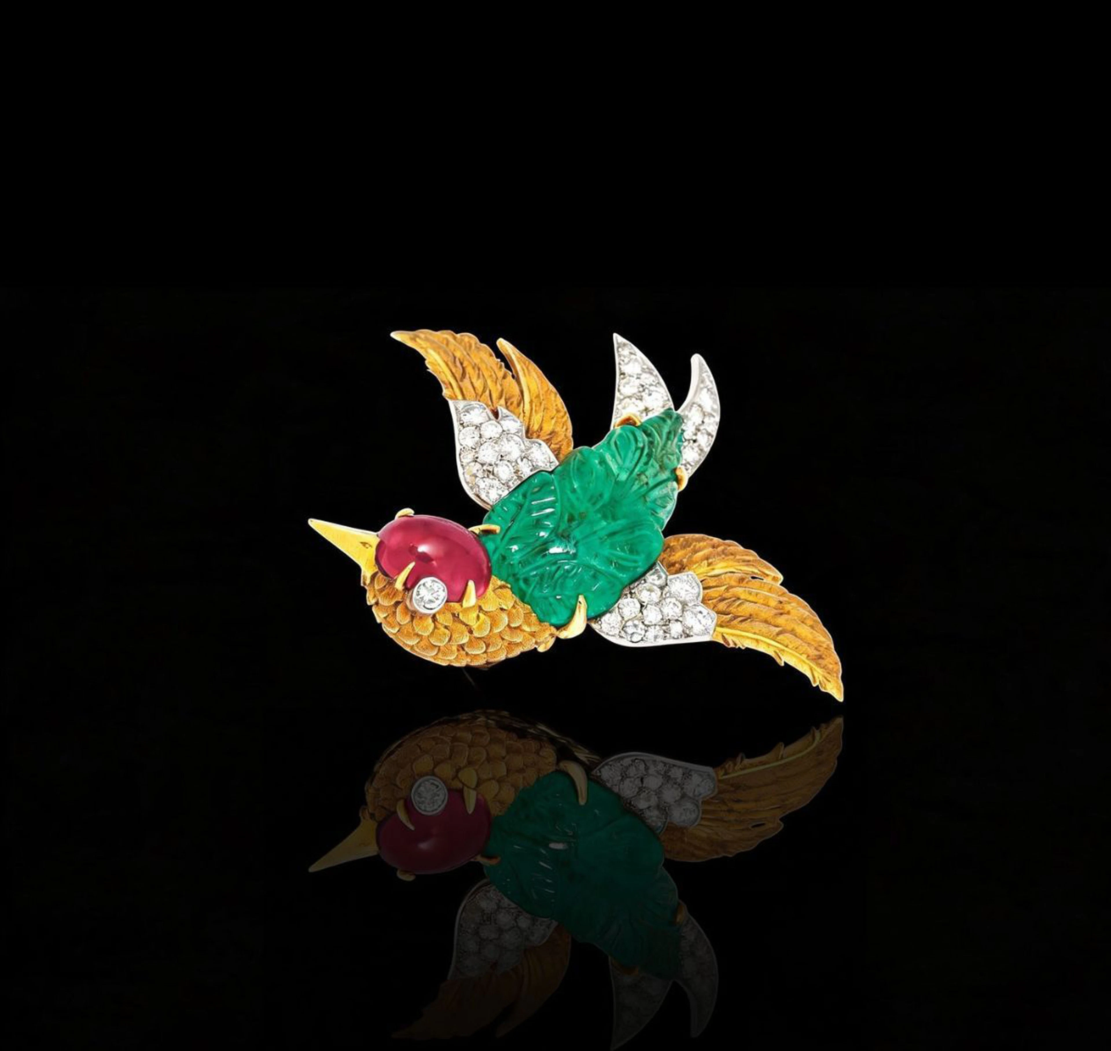 Cartier, broche oiseau circa 1950 or texturé stylisant le plumage