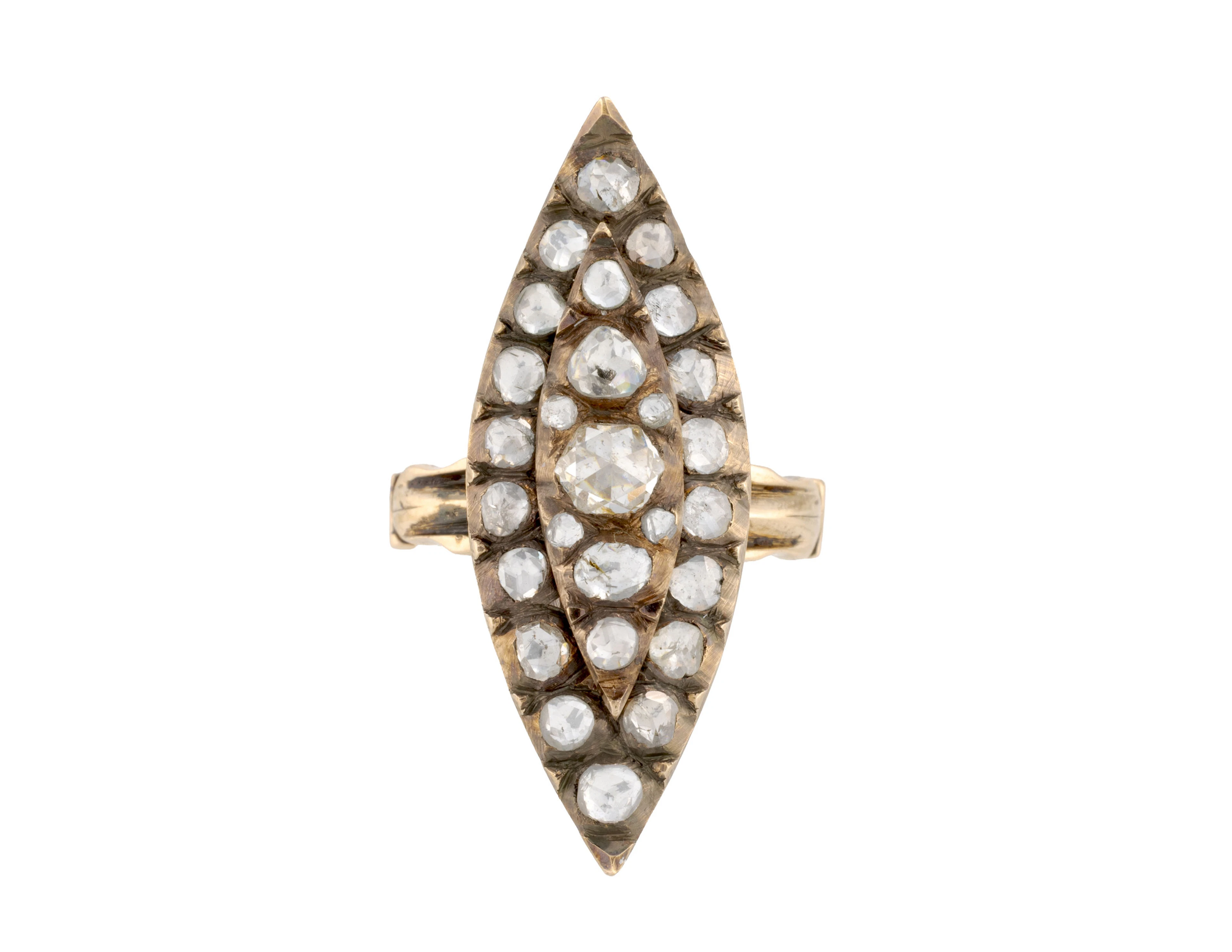 Bague marquise de style XIXe s., or rose 585 sertie foilback de diamants
