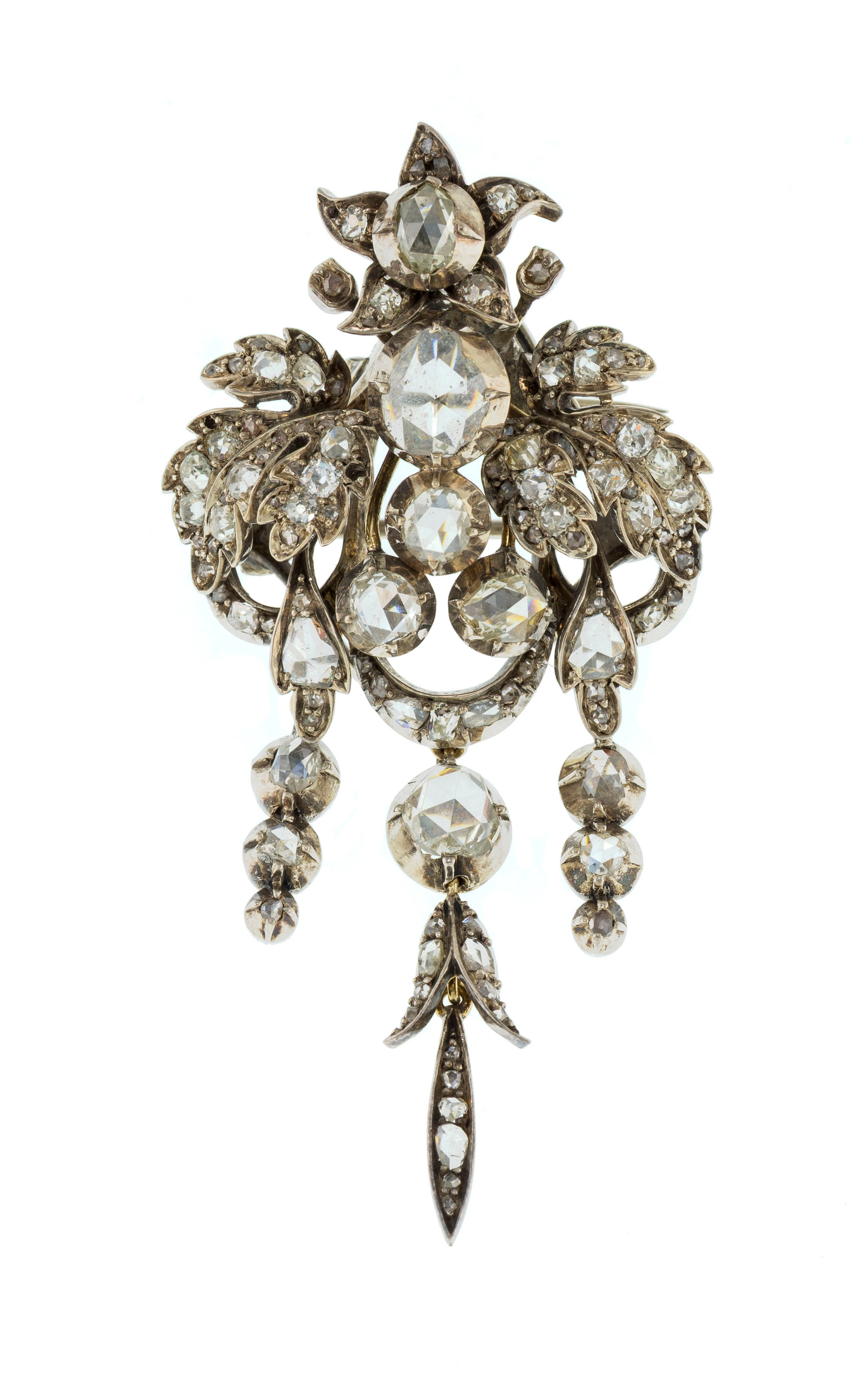 Broche XIXe s., argent et or à motif végétal sertie de diamants taille