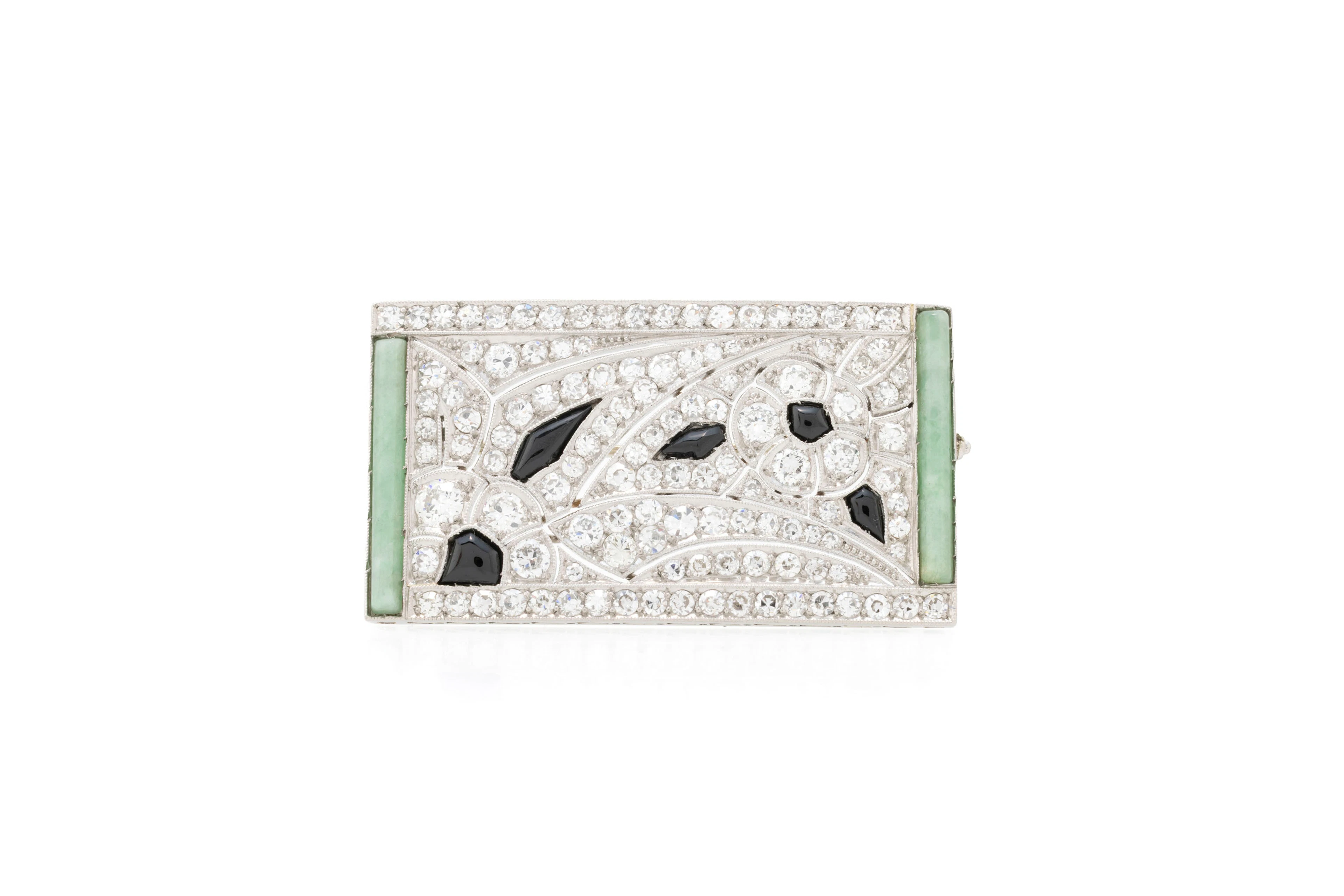 Broche Art Déco de forme rectangulaire en platine ajouré de filets