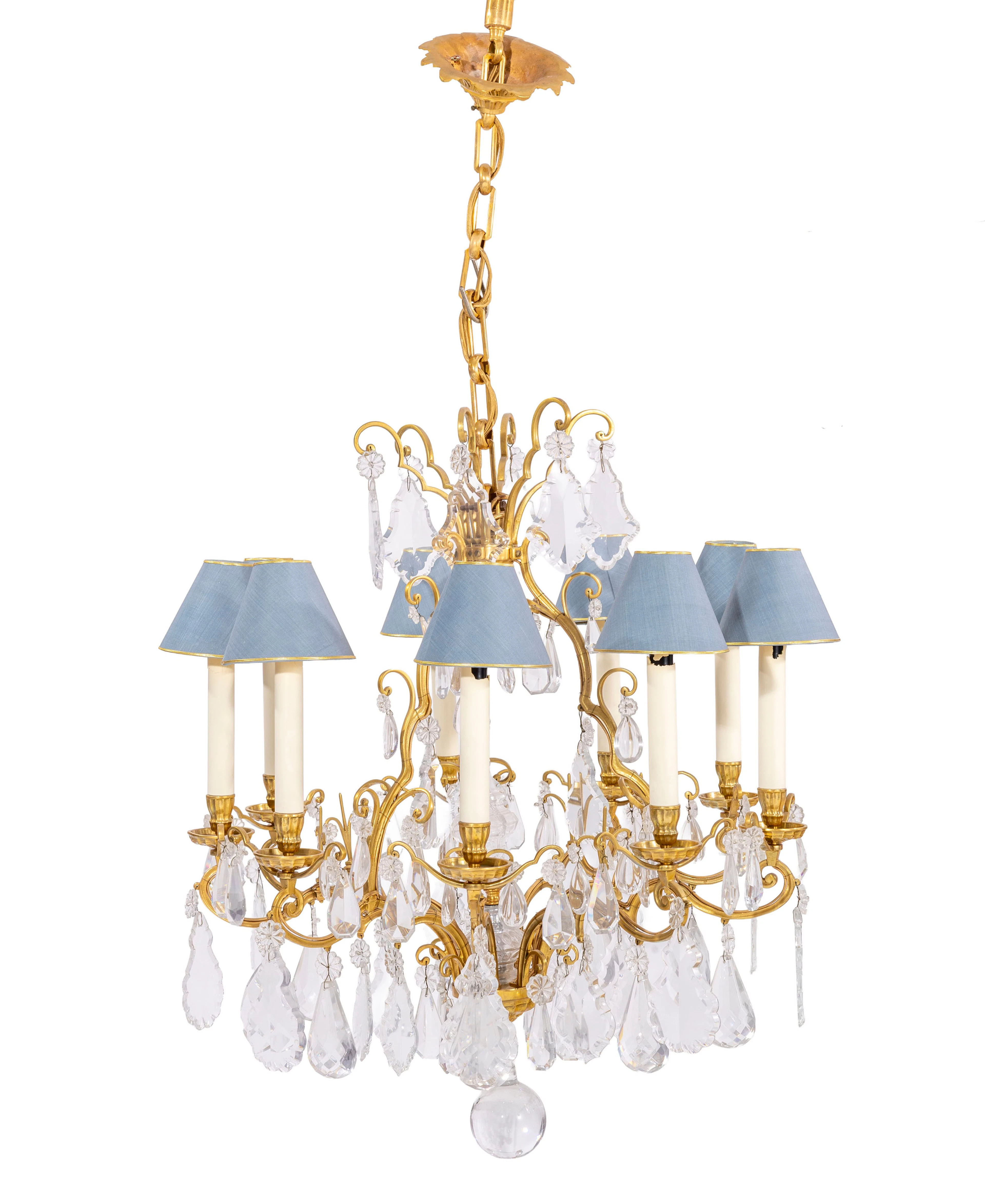 Lustre cage de style Louis XV, XXe s., en bronze doré orné de pampilles