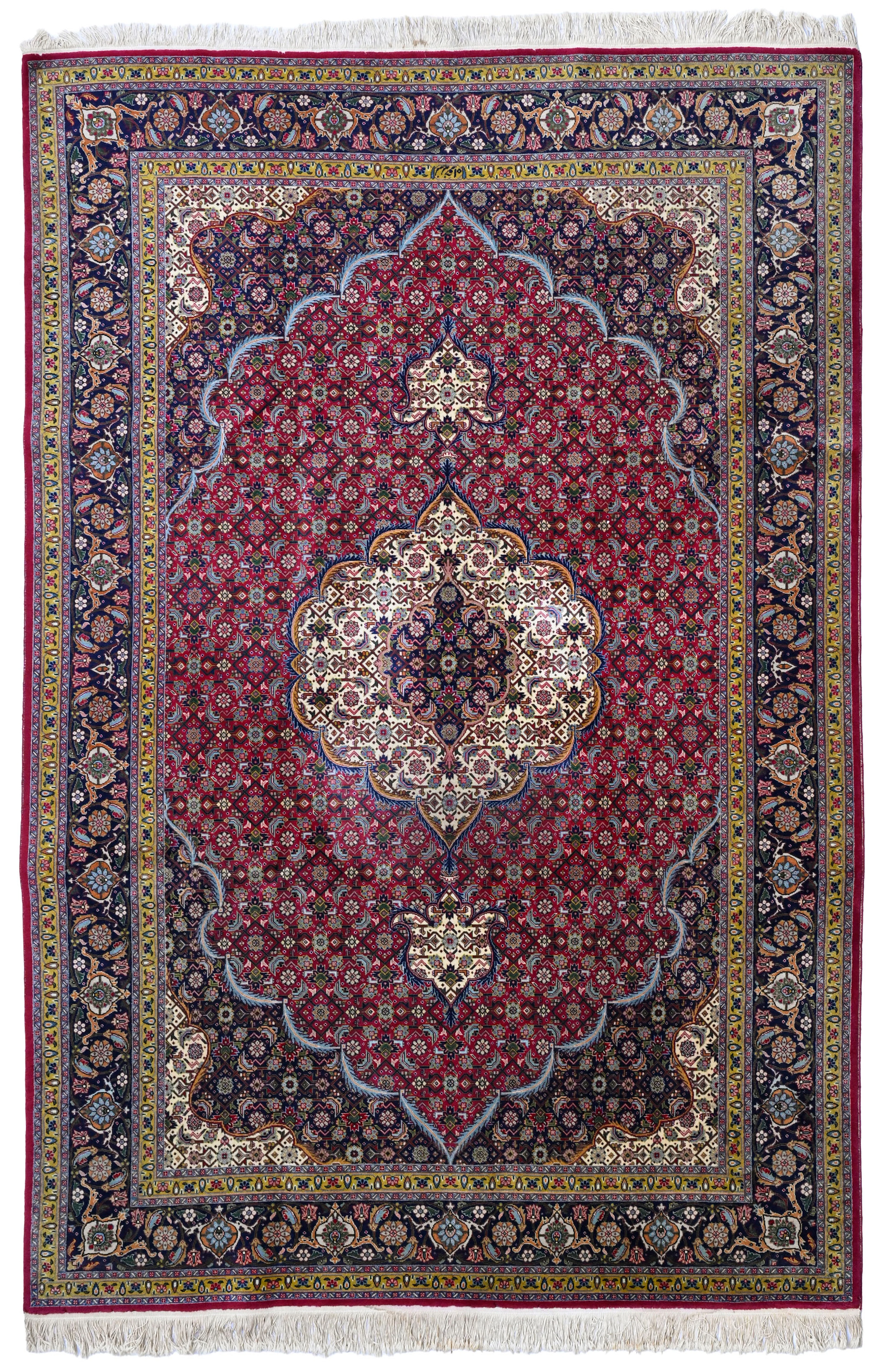 Tapis Tabriz, Iran, 3ème quart du XXe s., à médaillon central beige