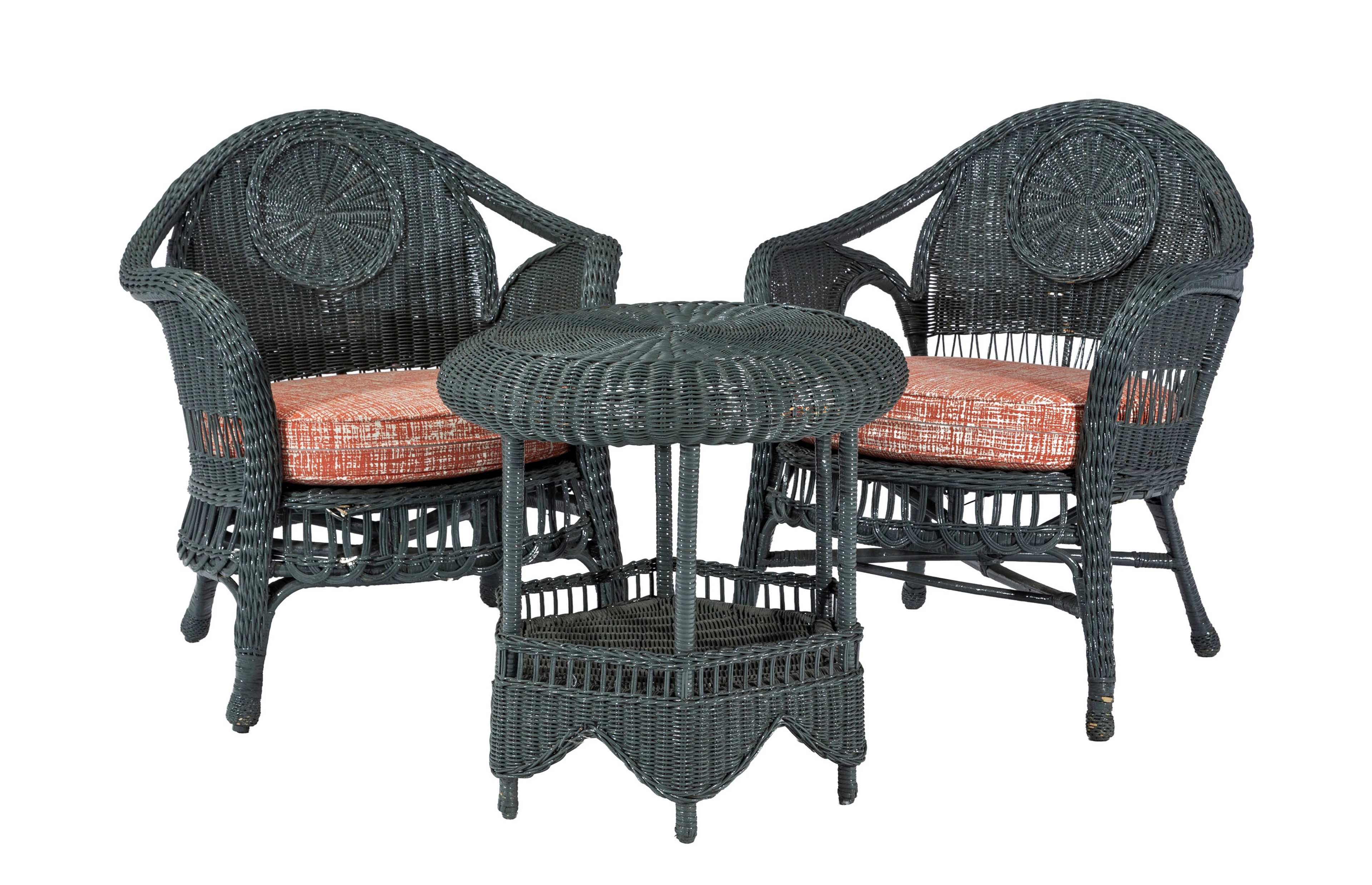 Deux fauteuils et une table d'appoint de jardin d'hiver, XXe s., en