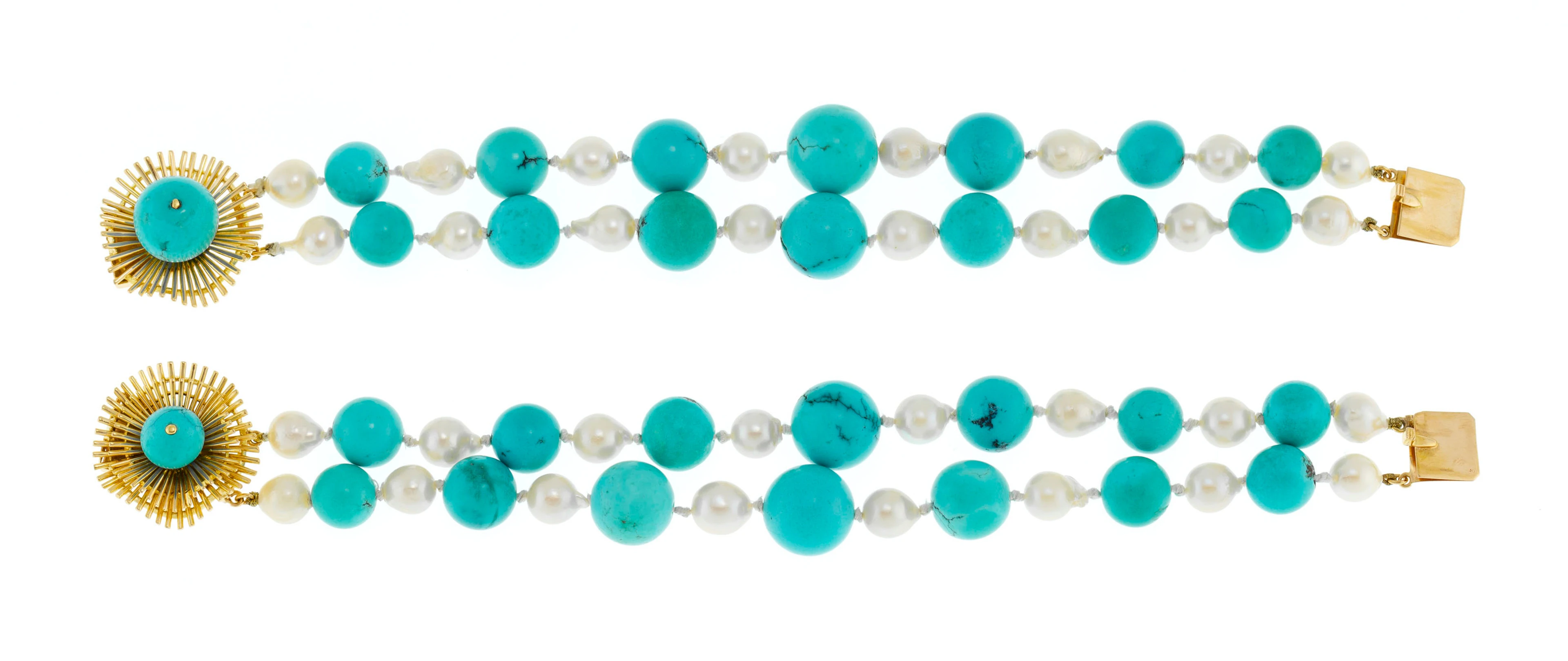 Lot de deux bracelets composés de deux rangs de perles de culture