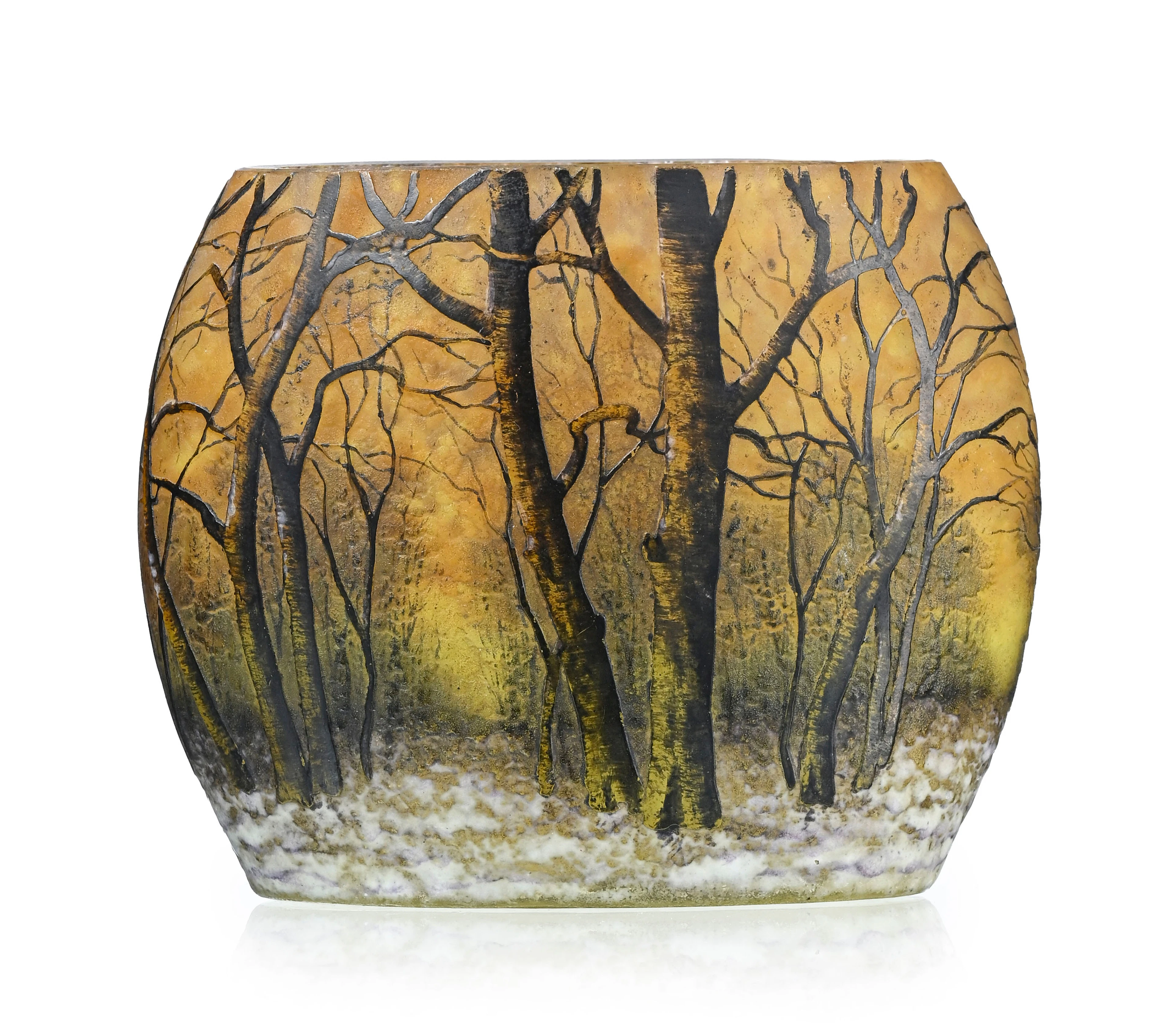 Daum Nancy. Vase ovale cylindrique en verre givré multicouche, à décor
