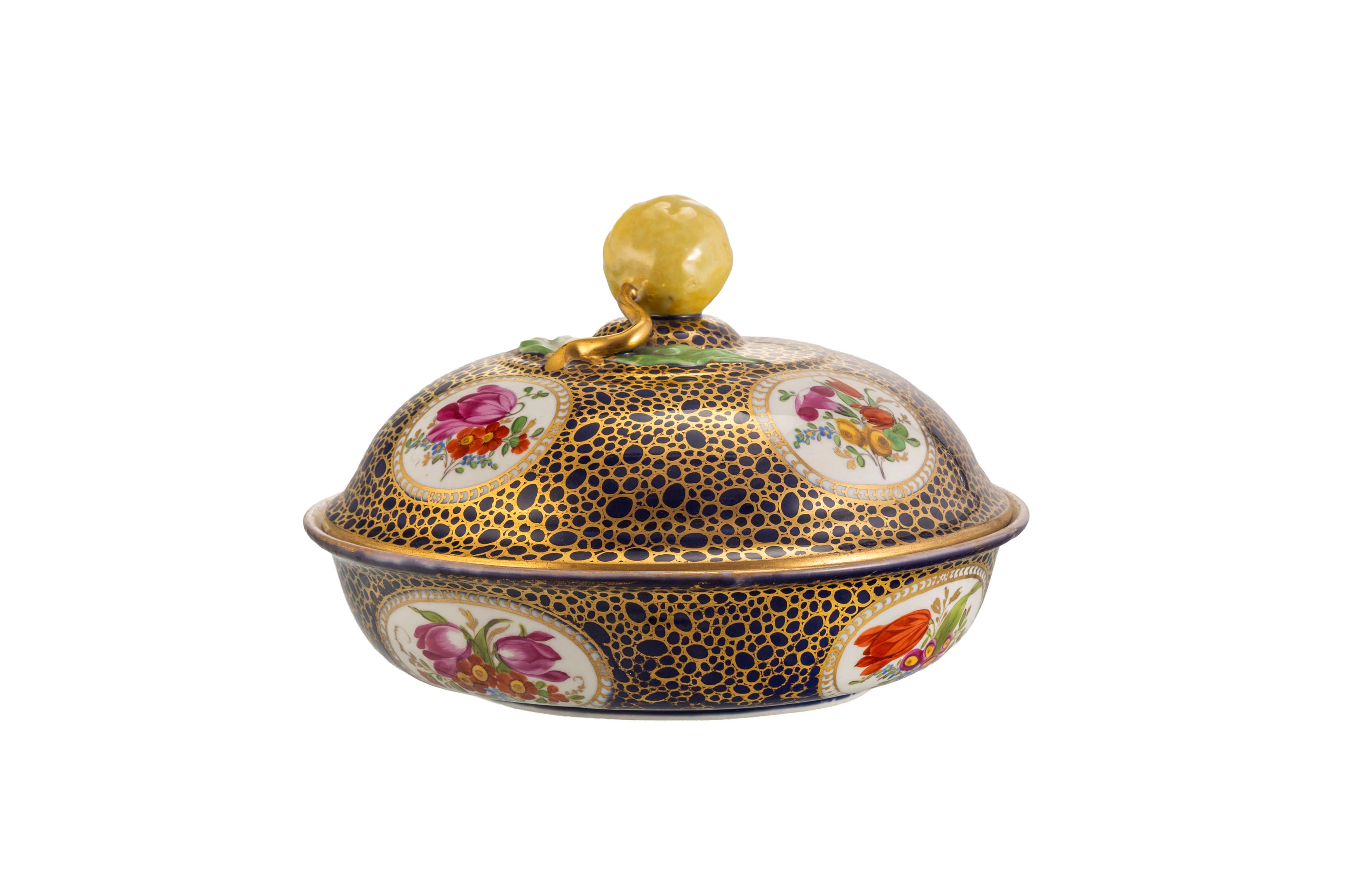 Meissen. Coupe couverte en porcelaine, marque époque Marcolini, XIXe