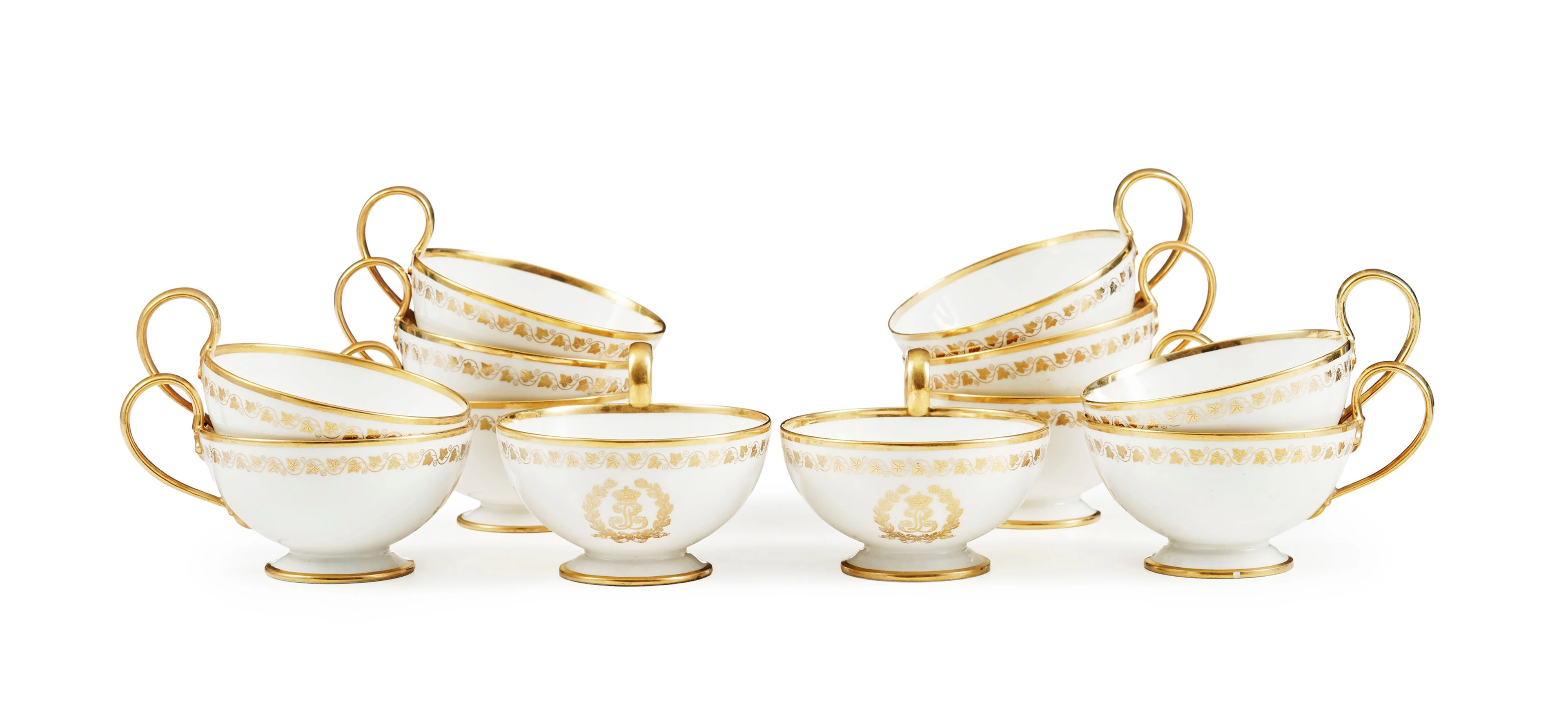 Suite de 12 tasses à thé en porcelaine dure de Sèvres du service du