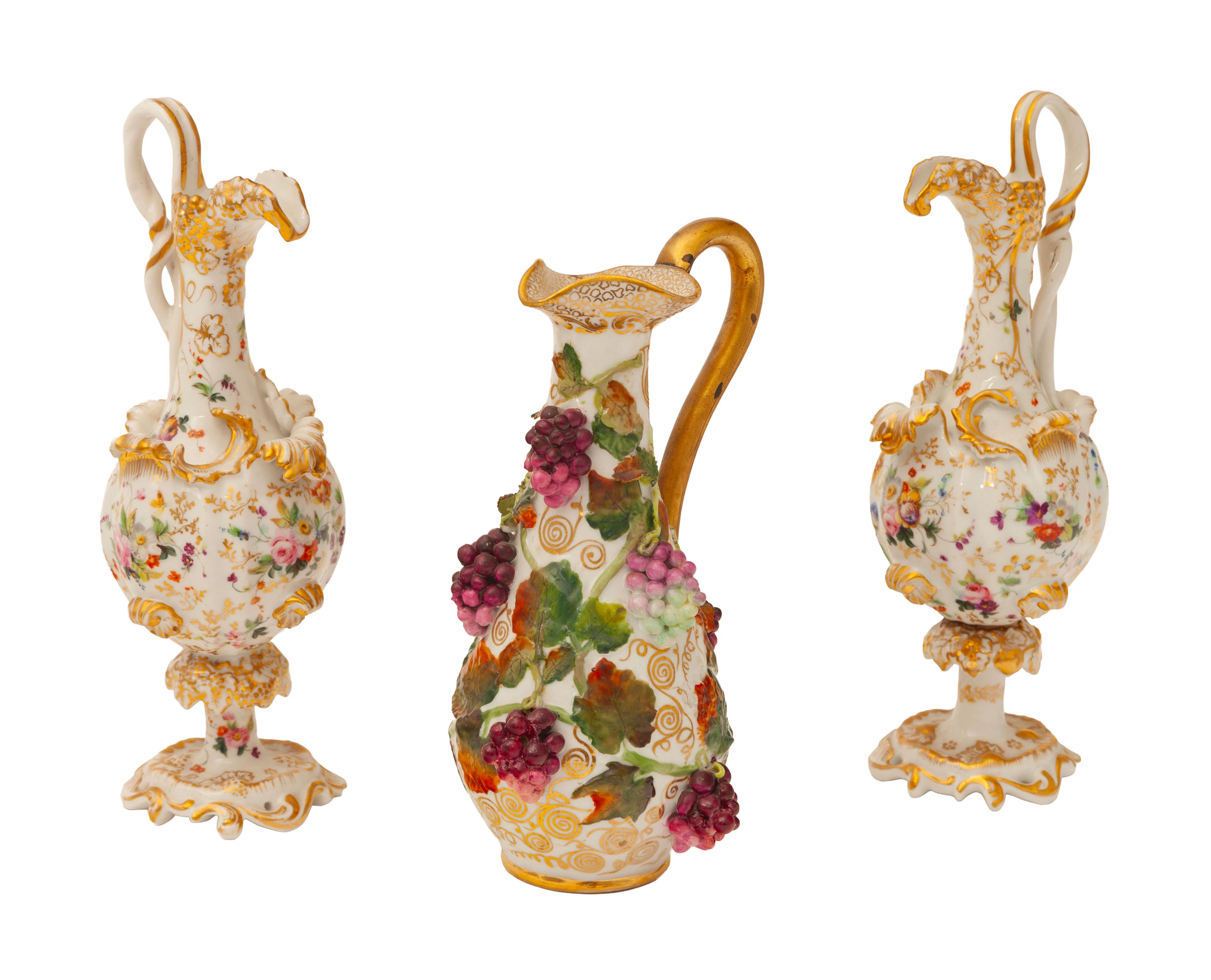 Jacob Petit. Ensemble de 3 aiguières en porcelaine, Paris, XIXe s.