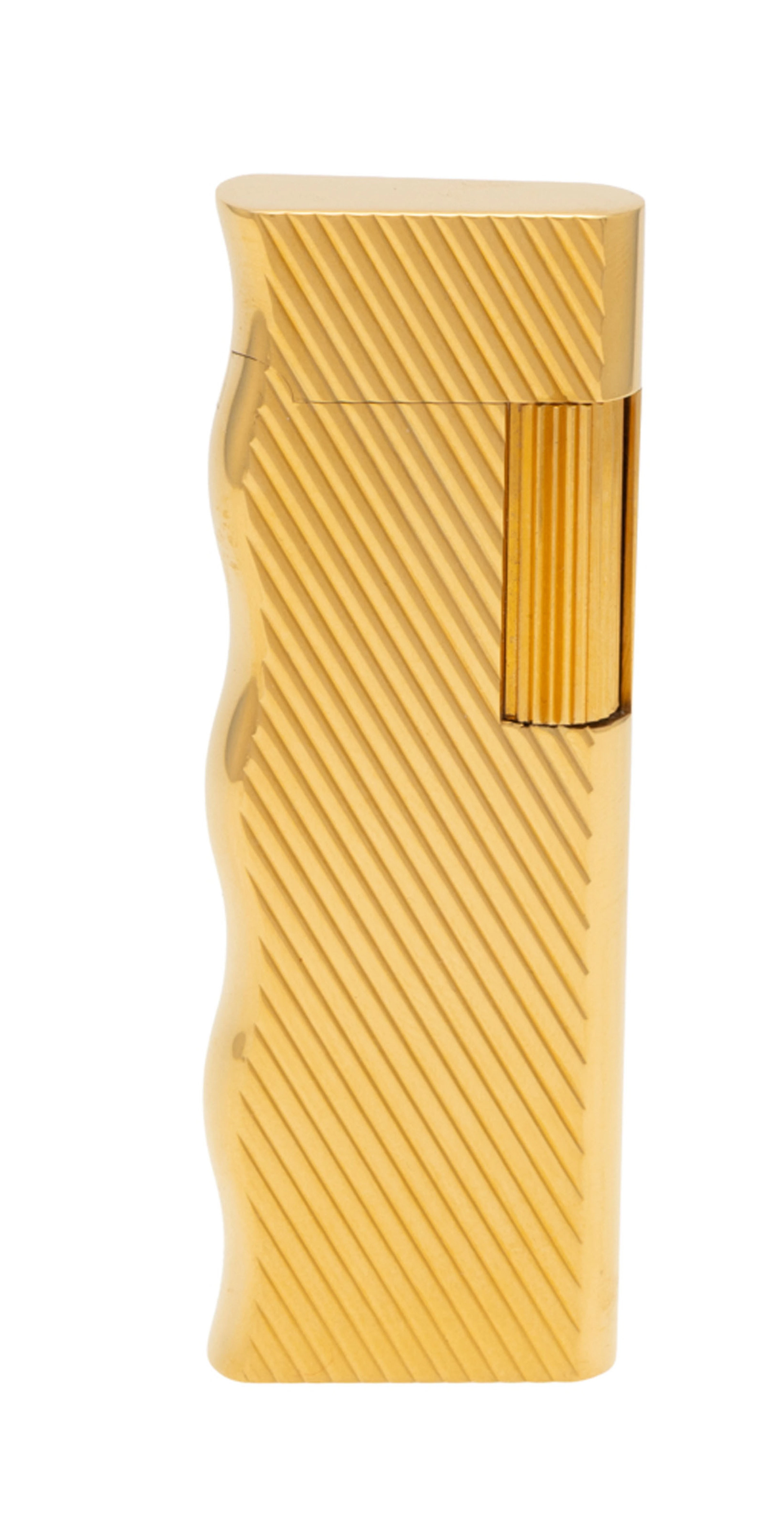 Van Cleef & Arpels, briquet plaqué or à motif godronné avec des pierres