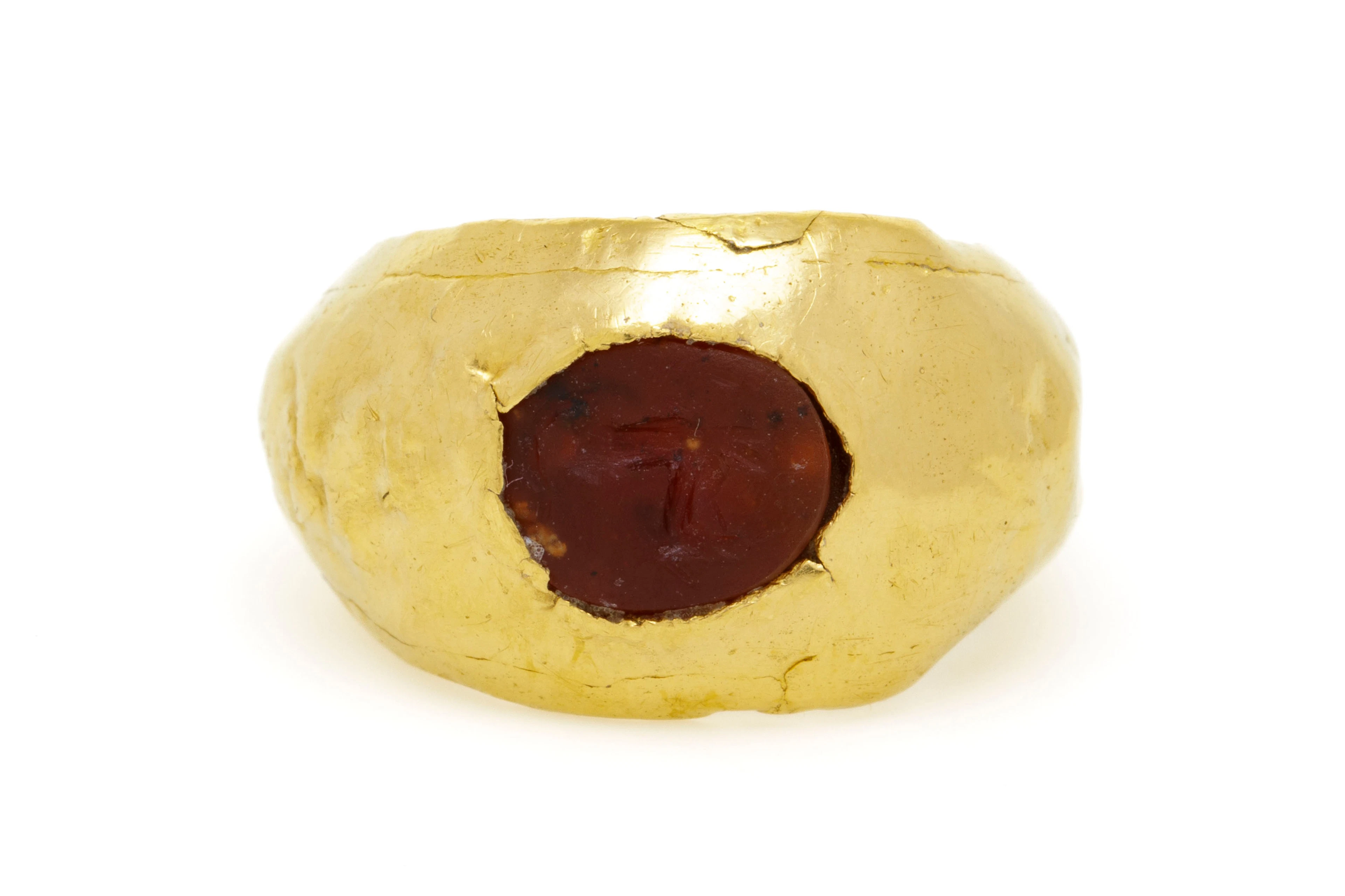 Bague datant probablement du I e ou II e s. ap. J.C. en or fourré