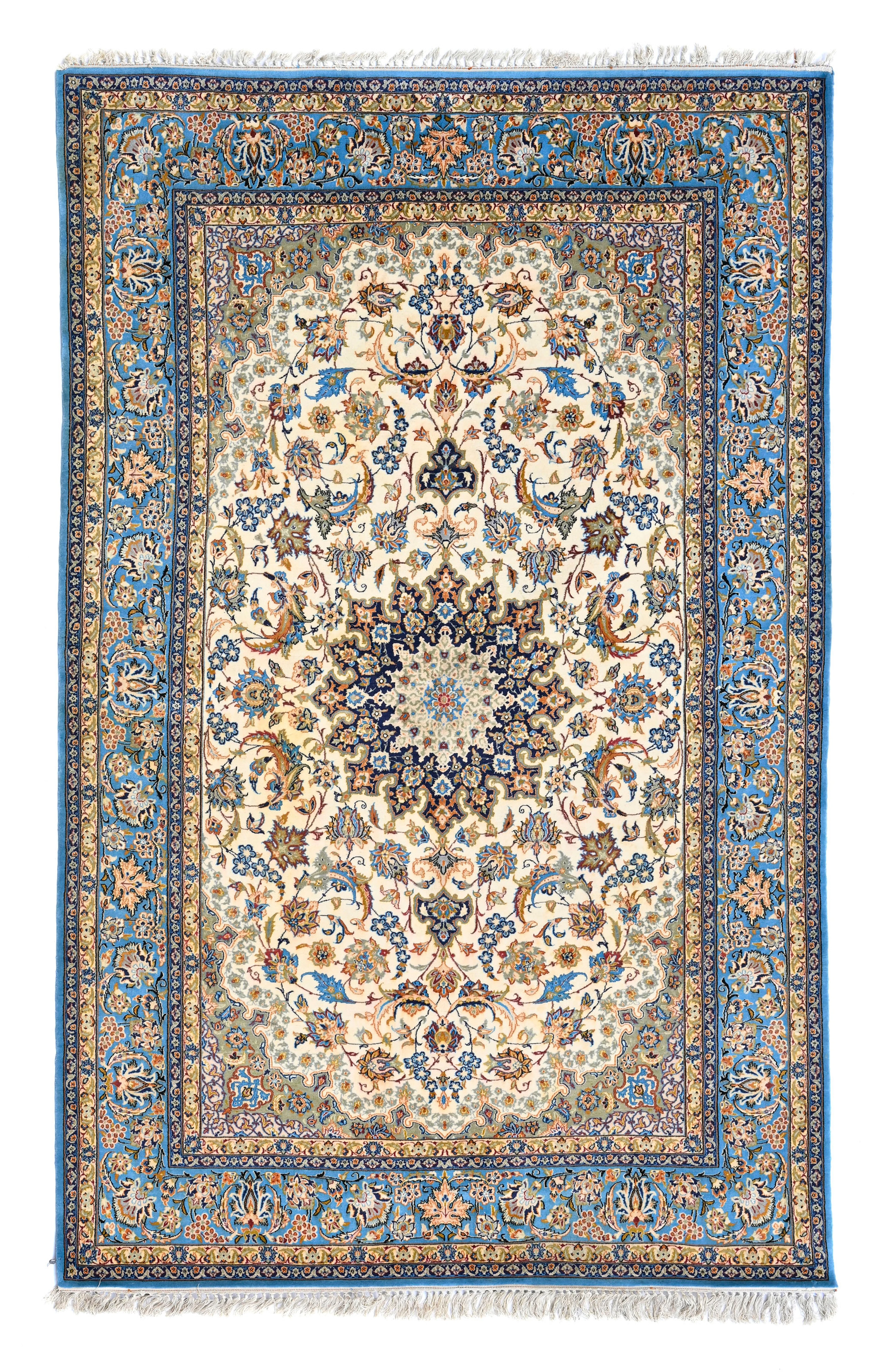 Tapis Ispahan, Iran, 3ème quart du XXe s., à médaillon central beige