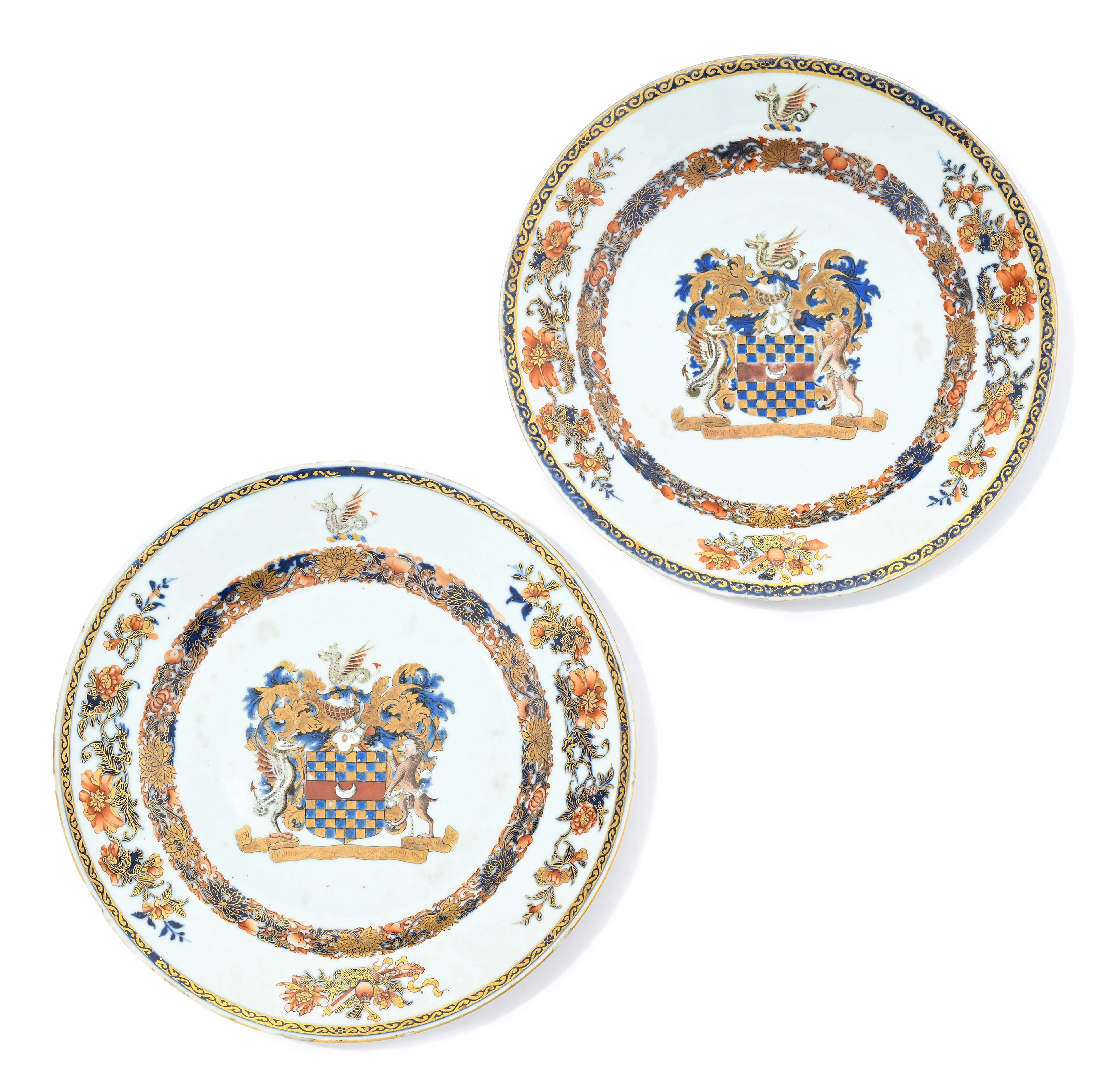 2 assiettes en porcelaine, Chine, ca 1740, portant les armoiries de