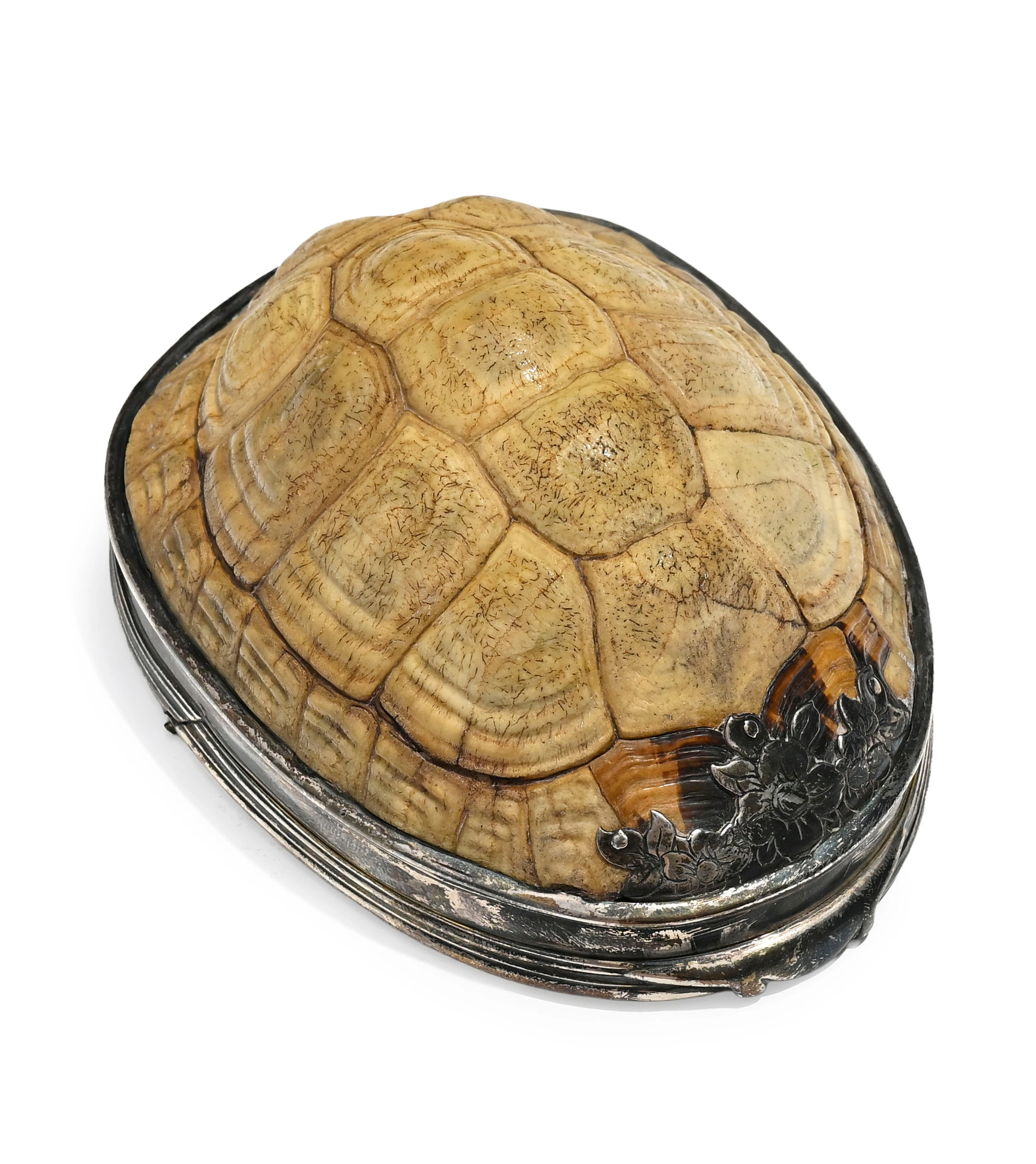 Tabatière en écaille de tortue à monture en argent, travail continental