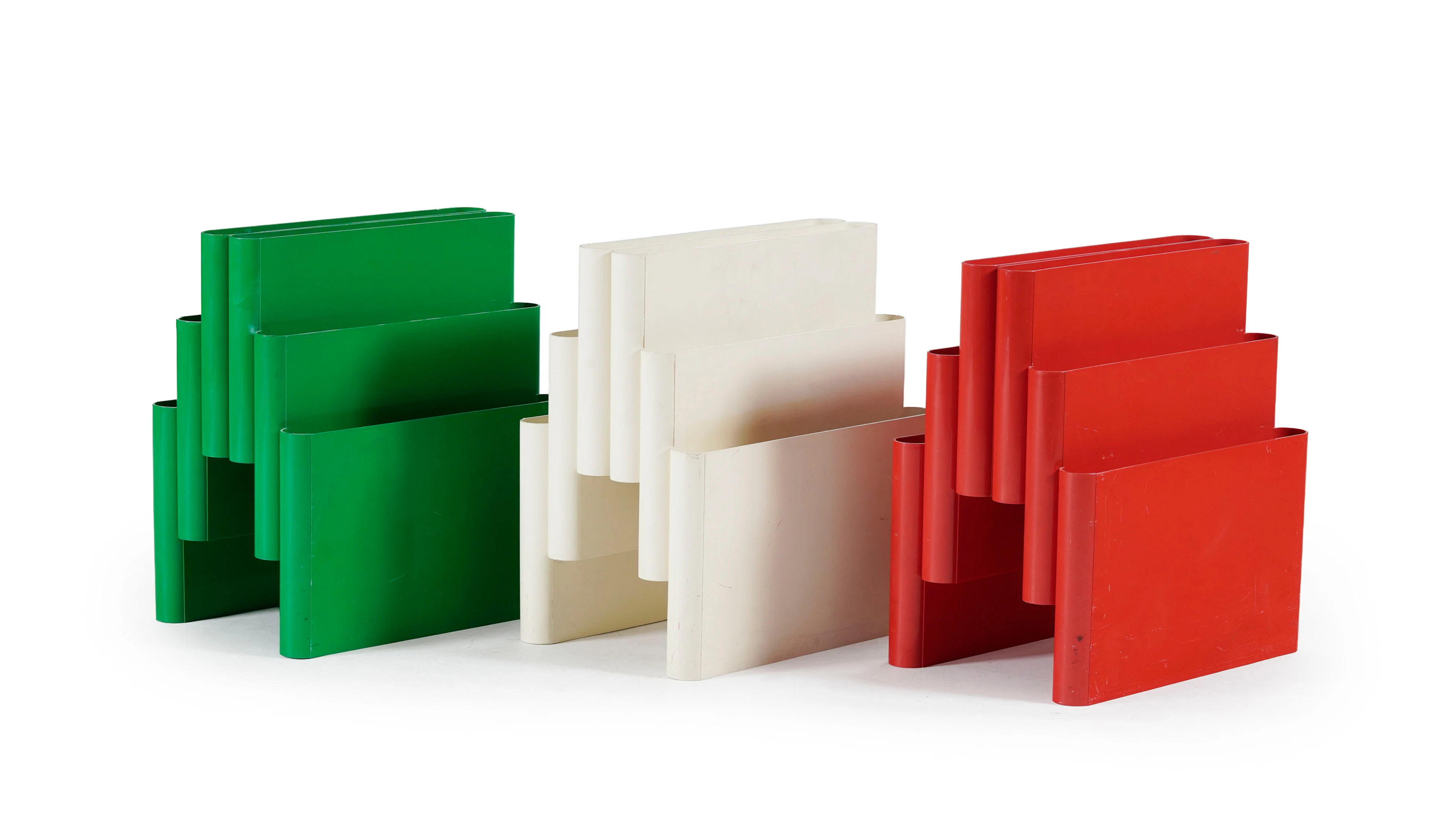 3 porte-revues 4676 par Giotto Stoppino (1926-2011), édition Kartell
