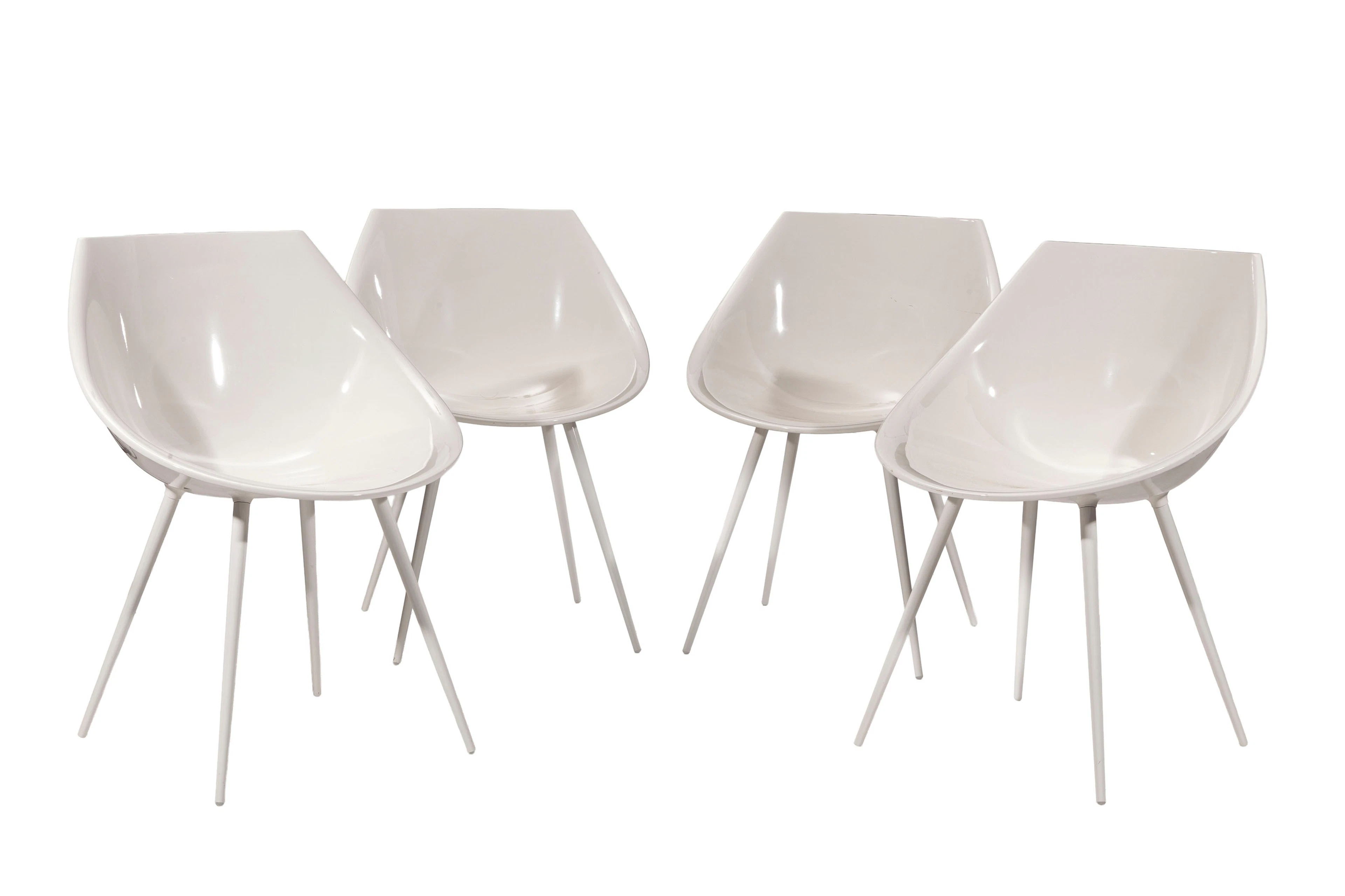 Suite de 4 chaises Lago par Philippe Starck (né en 1949), édition
