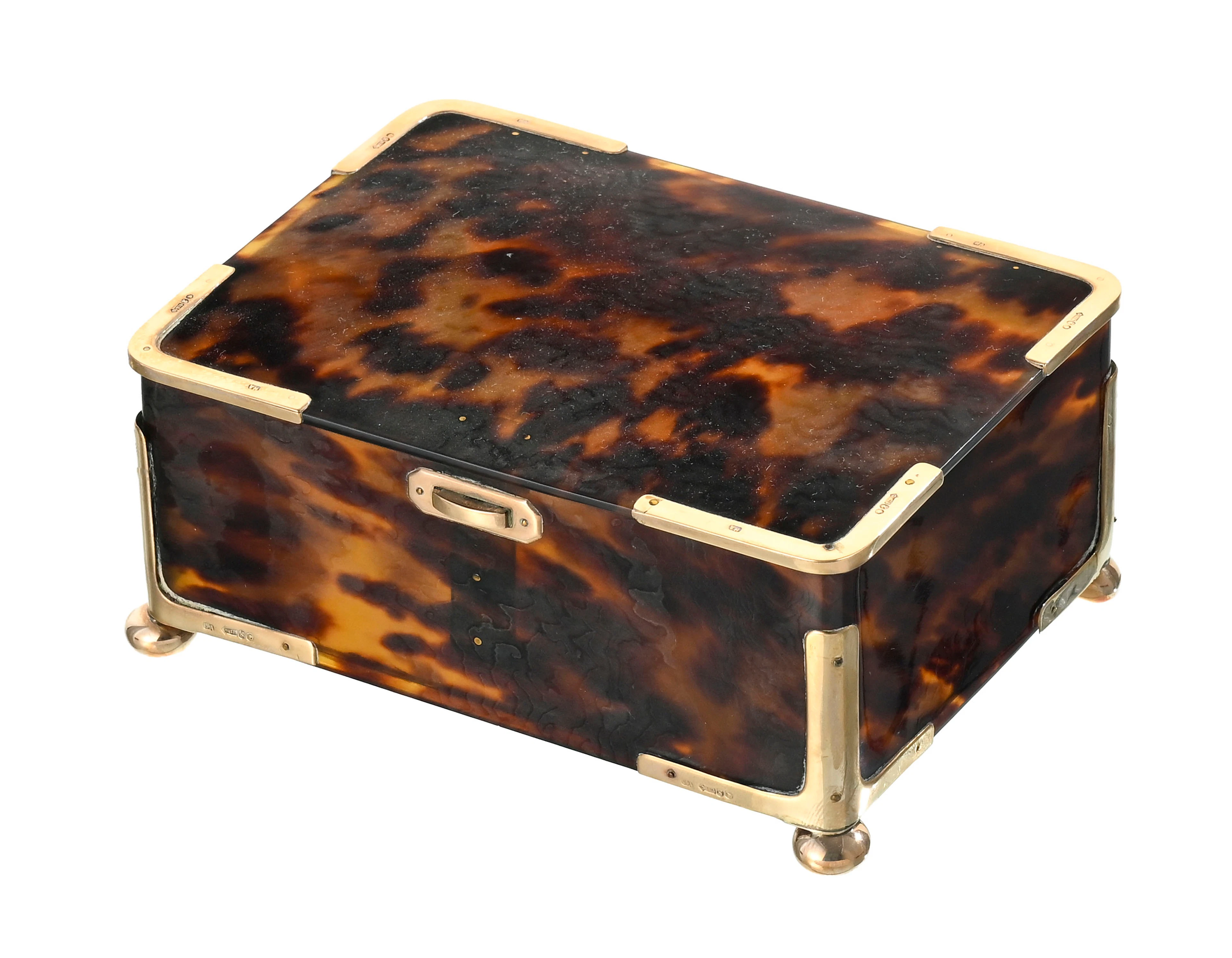 Coffret en écaille et or 375, orfèvre Harris Adelstein, Londres, 1902