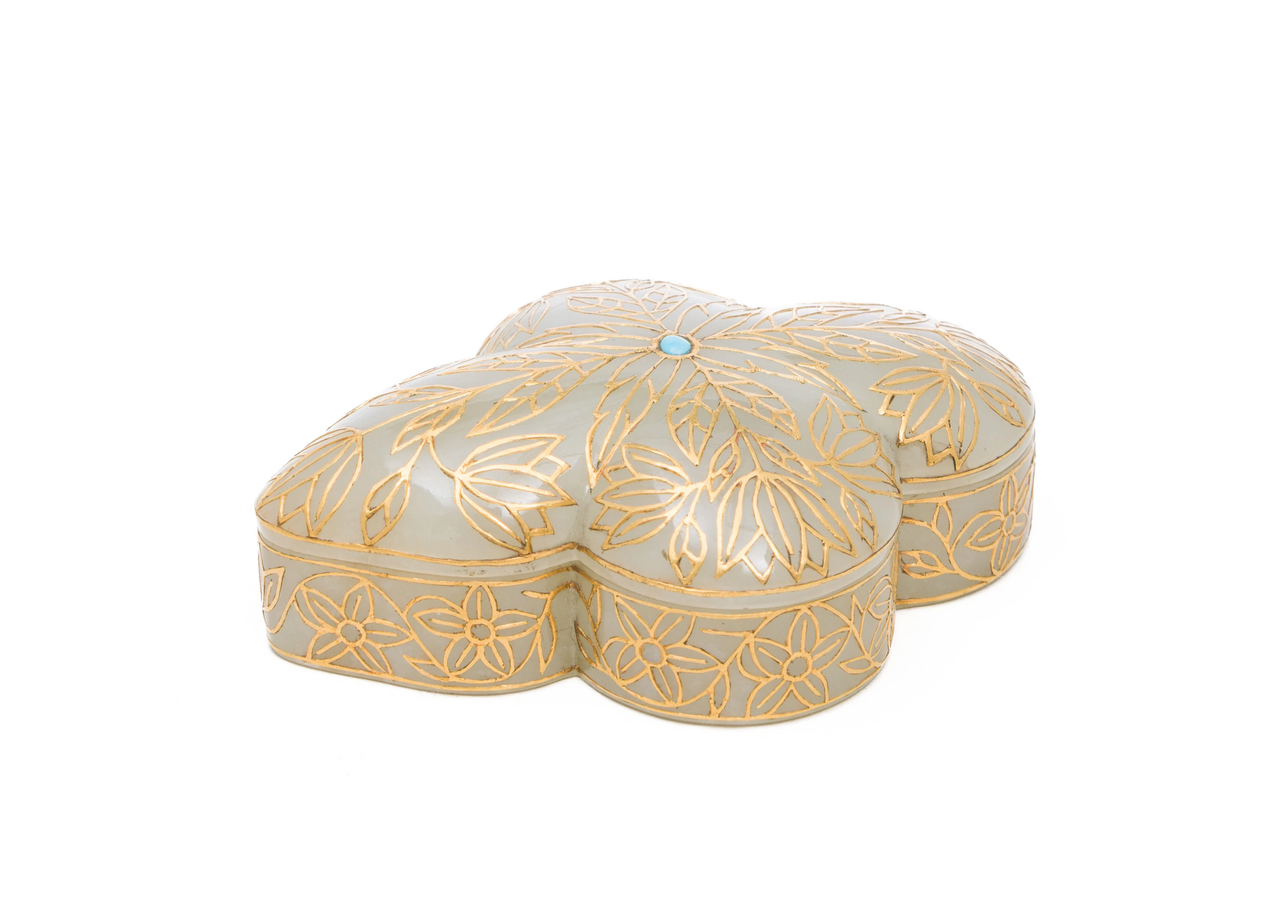 Petite boîte quadrilobée en jade, Inde, à quatre compartiments, décor