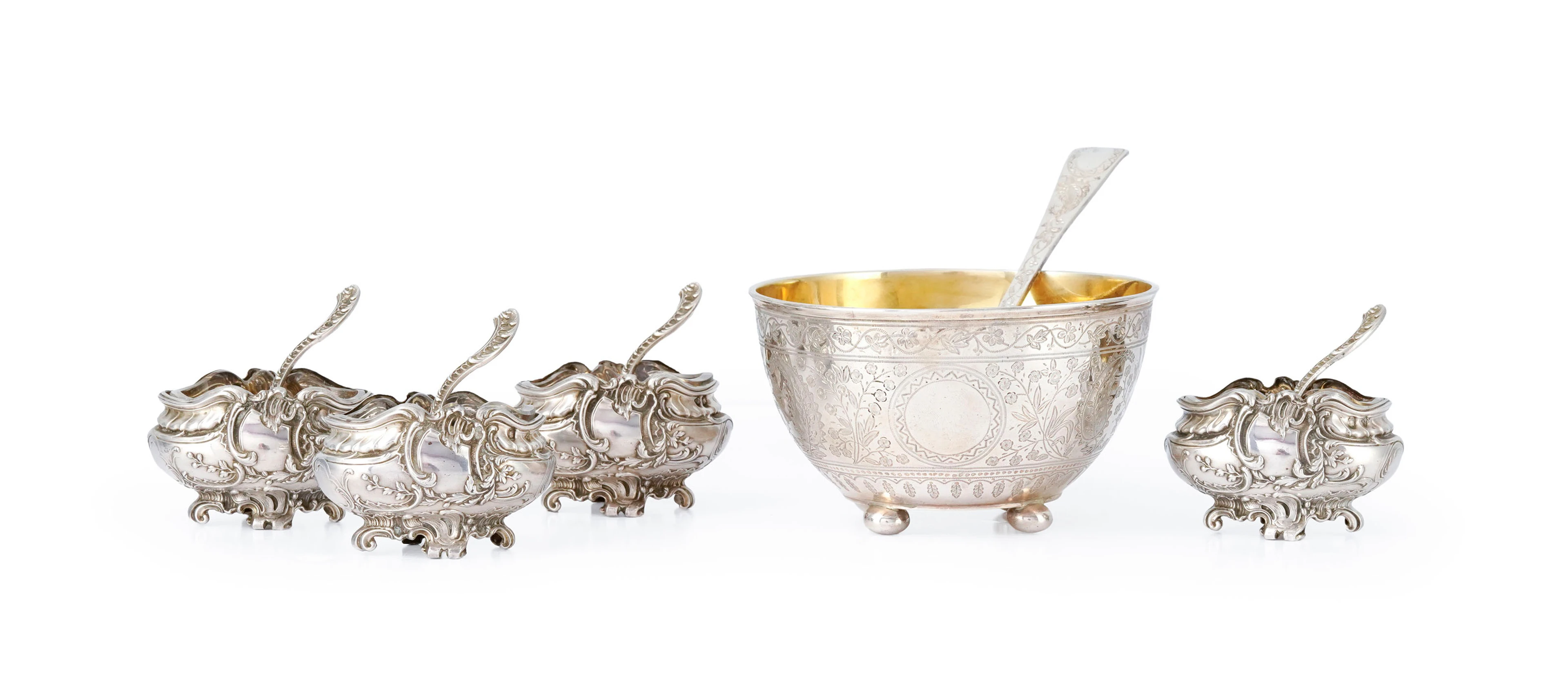Ensemble de 4 salerons et cuillerons de style Rocaille en argent Minerve