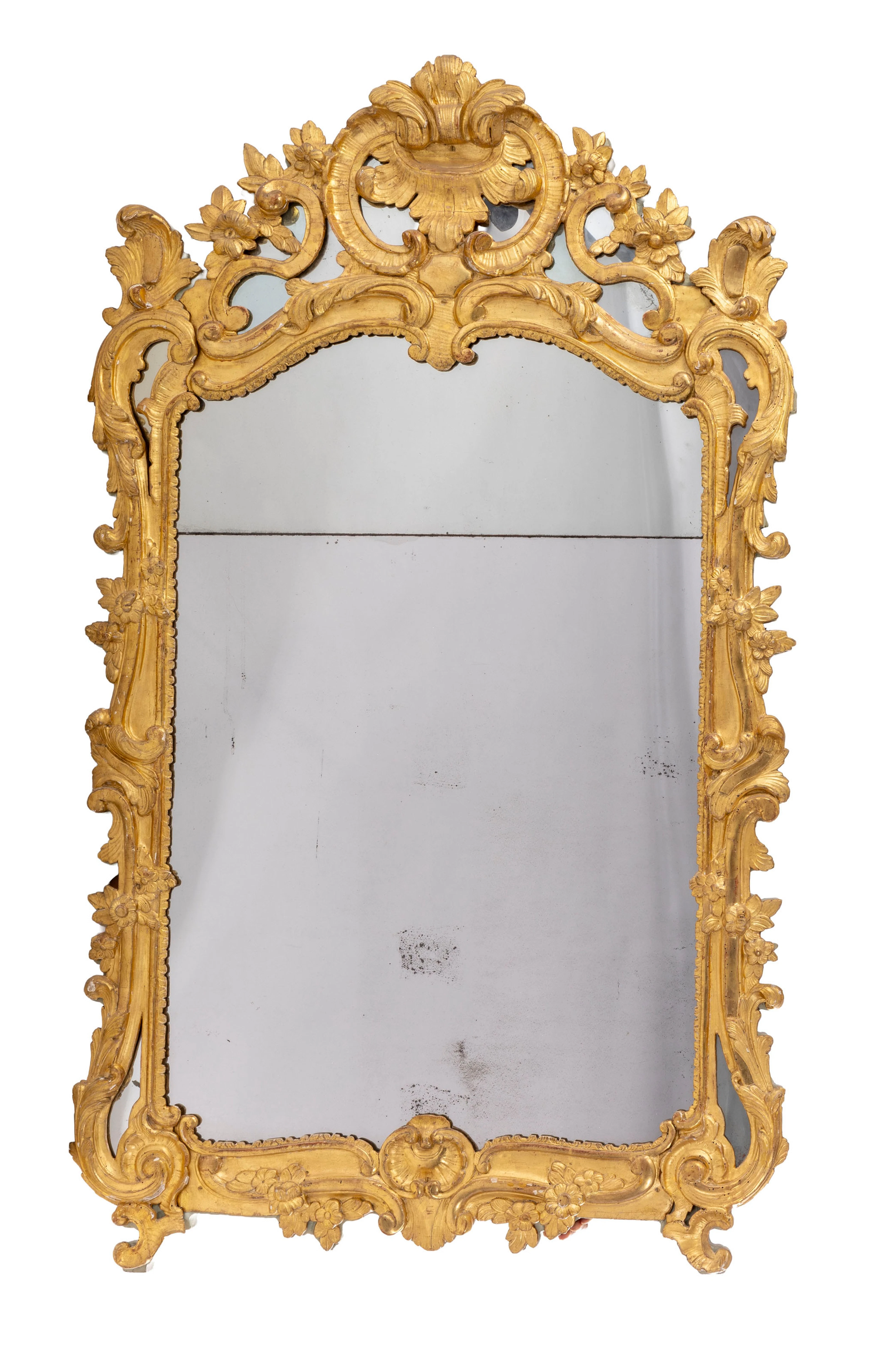Miroir d'époque Louis XV, en bois sculpté et doré à décor de feuilles