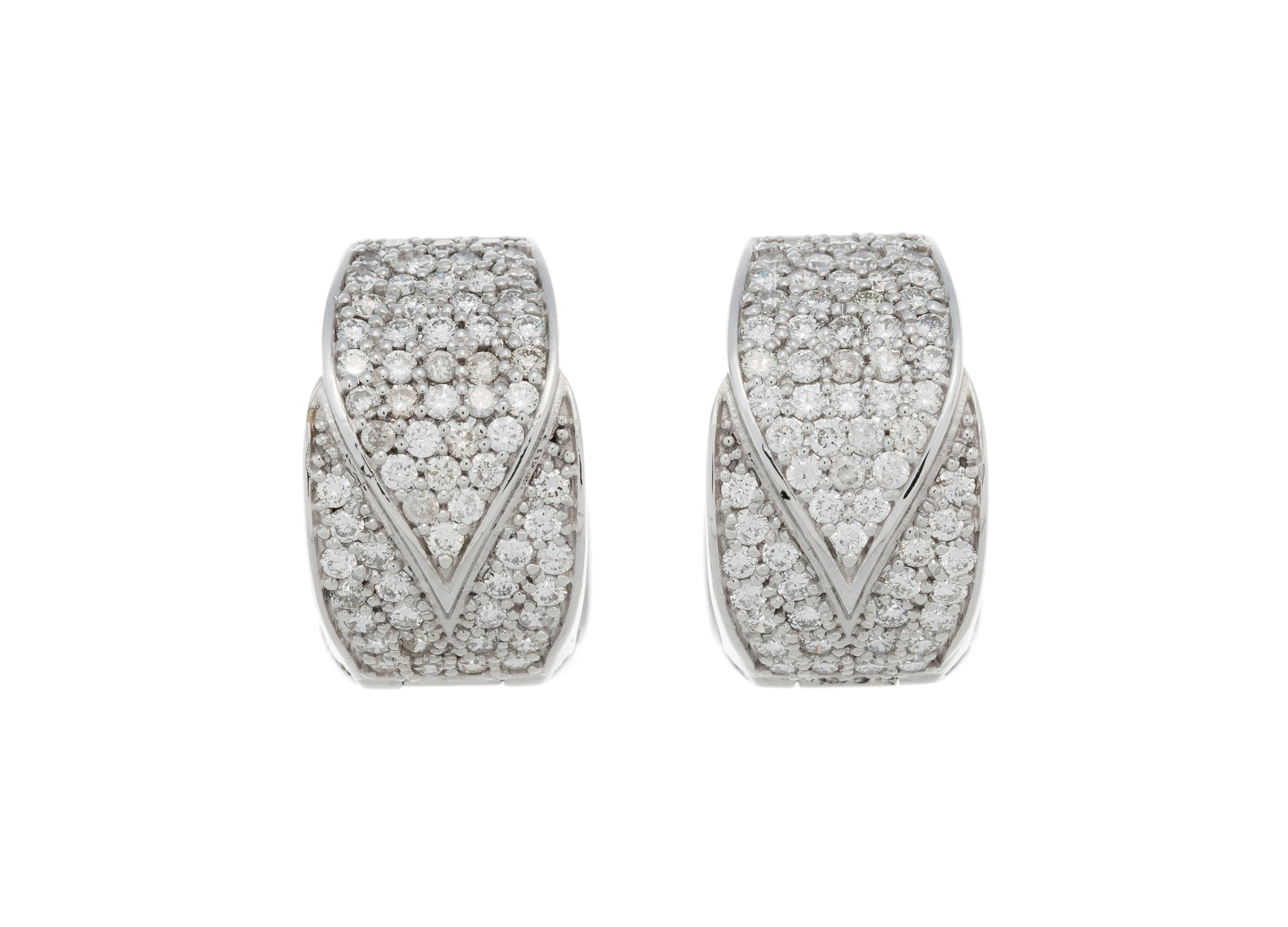 Paire de créoles en or gris 750 pavées de diamants taille brillant
