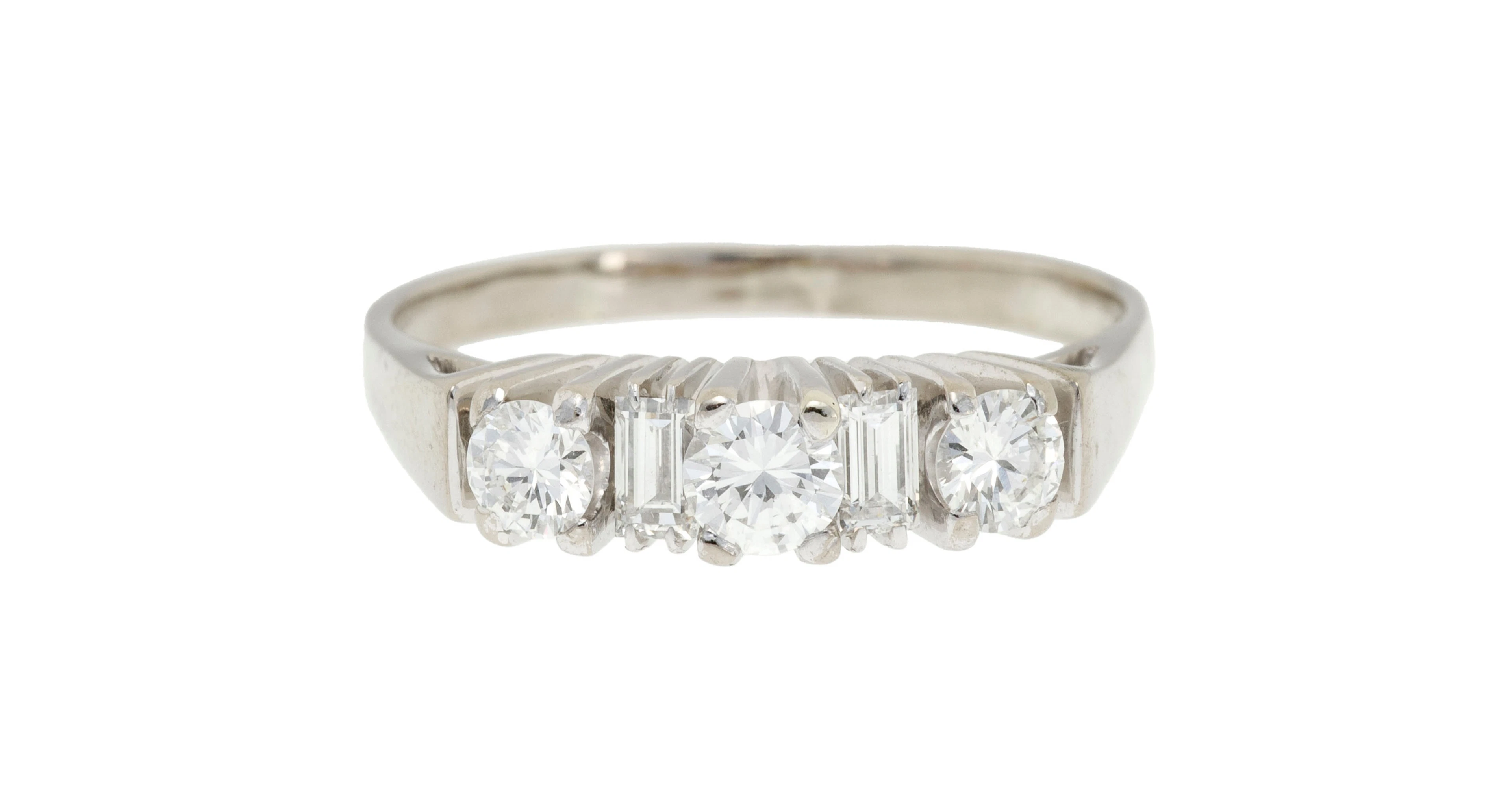 Bague or gris 750 sertie de diamants taille brillant alternés de diamants