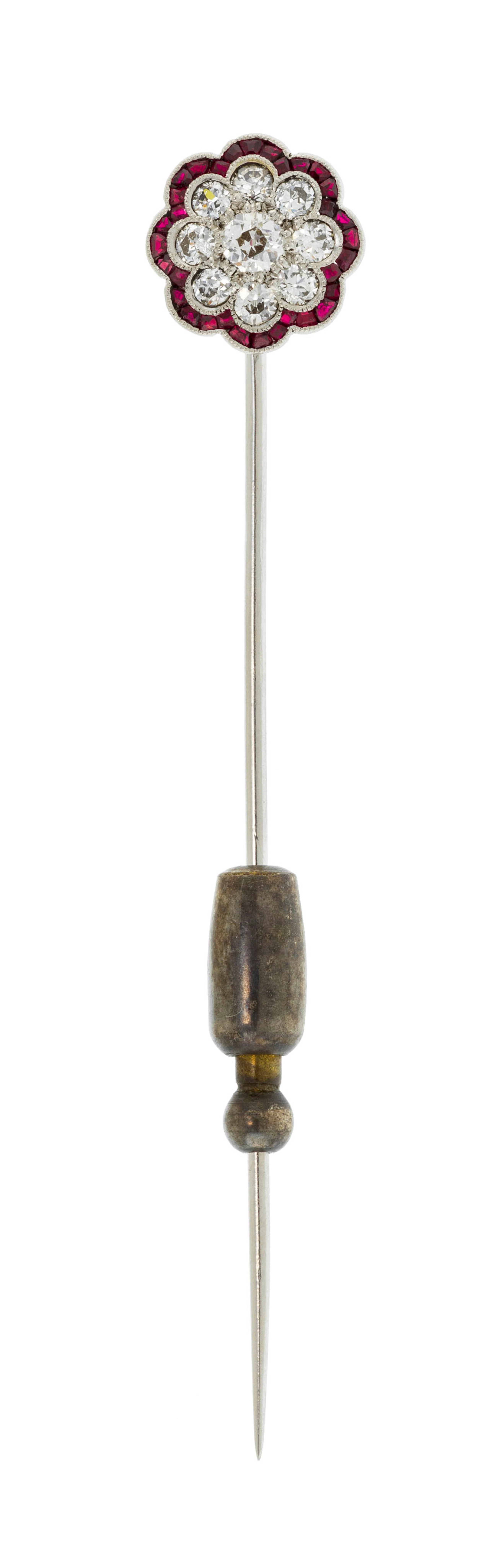 Epingle Art Déco en platine ornée d'une fleur sertie de diamants taille
