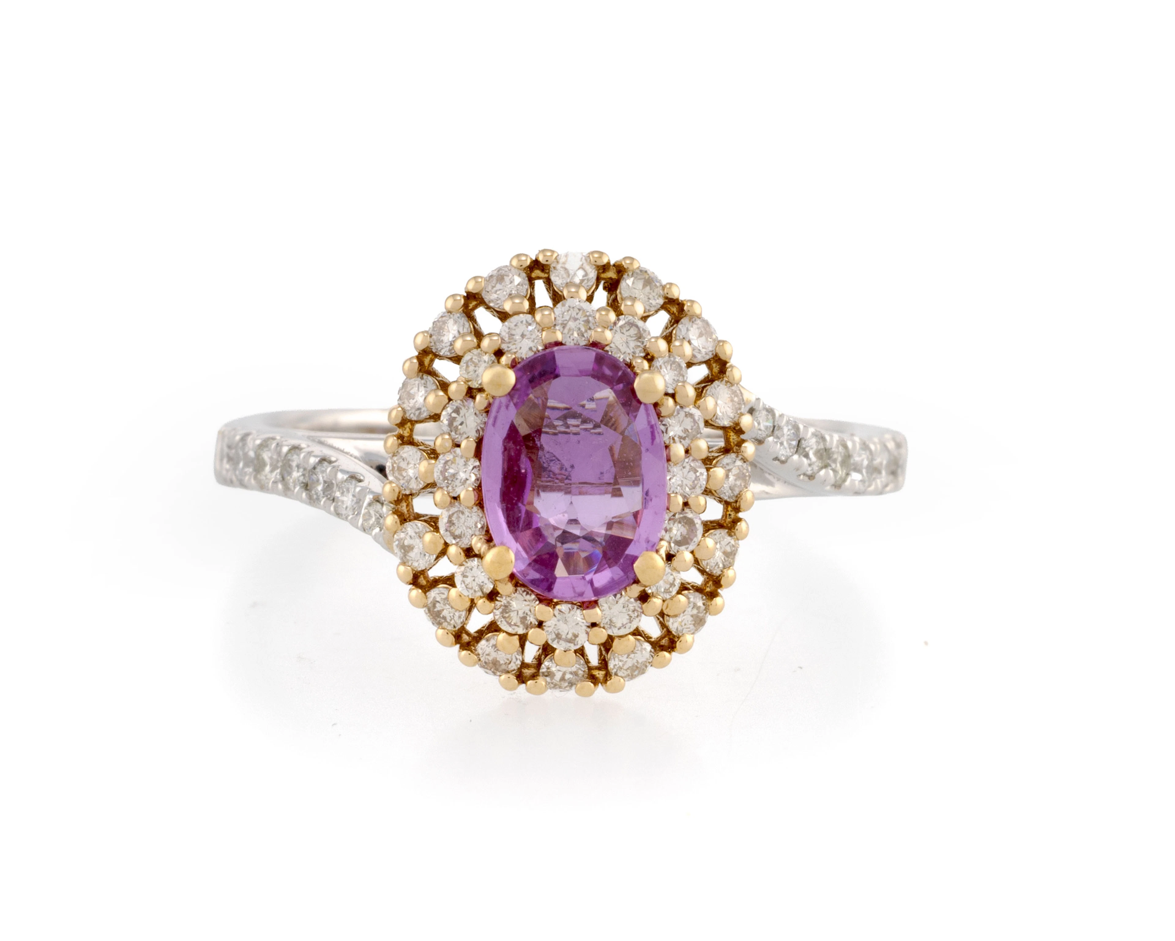 Bague 2 ors 750 sertie d'un saphir rose ovale entouré de diamants