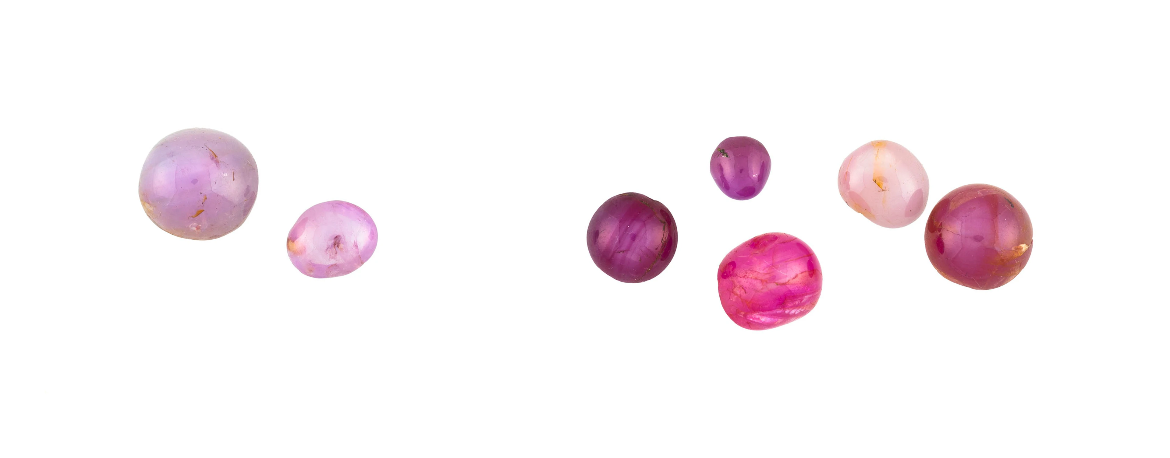 Lot de 7 saphirs roses et rubis étoilés sur papier pour un poids total