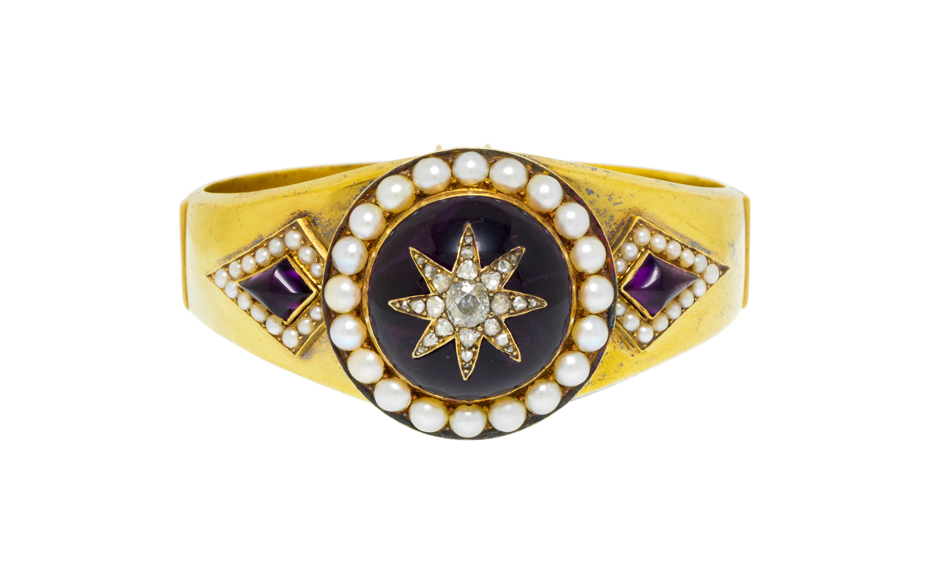 Bracelet circa 1866, en or 585 orné d'un médaillon en cabochon d'améthyste