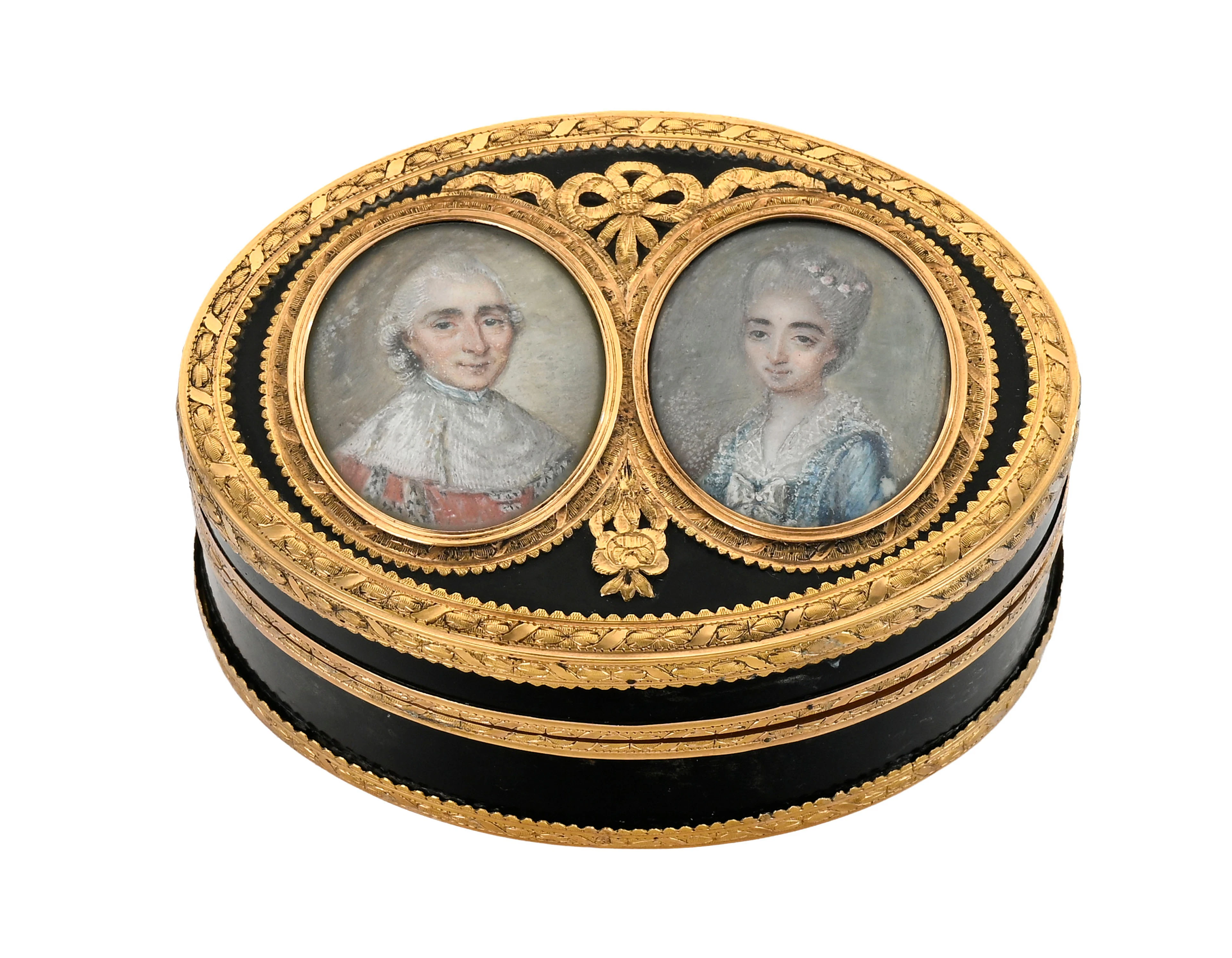 Boîte ovale en or et écaille avec une paire de portraits, France XVIIIe