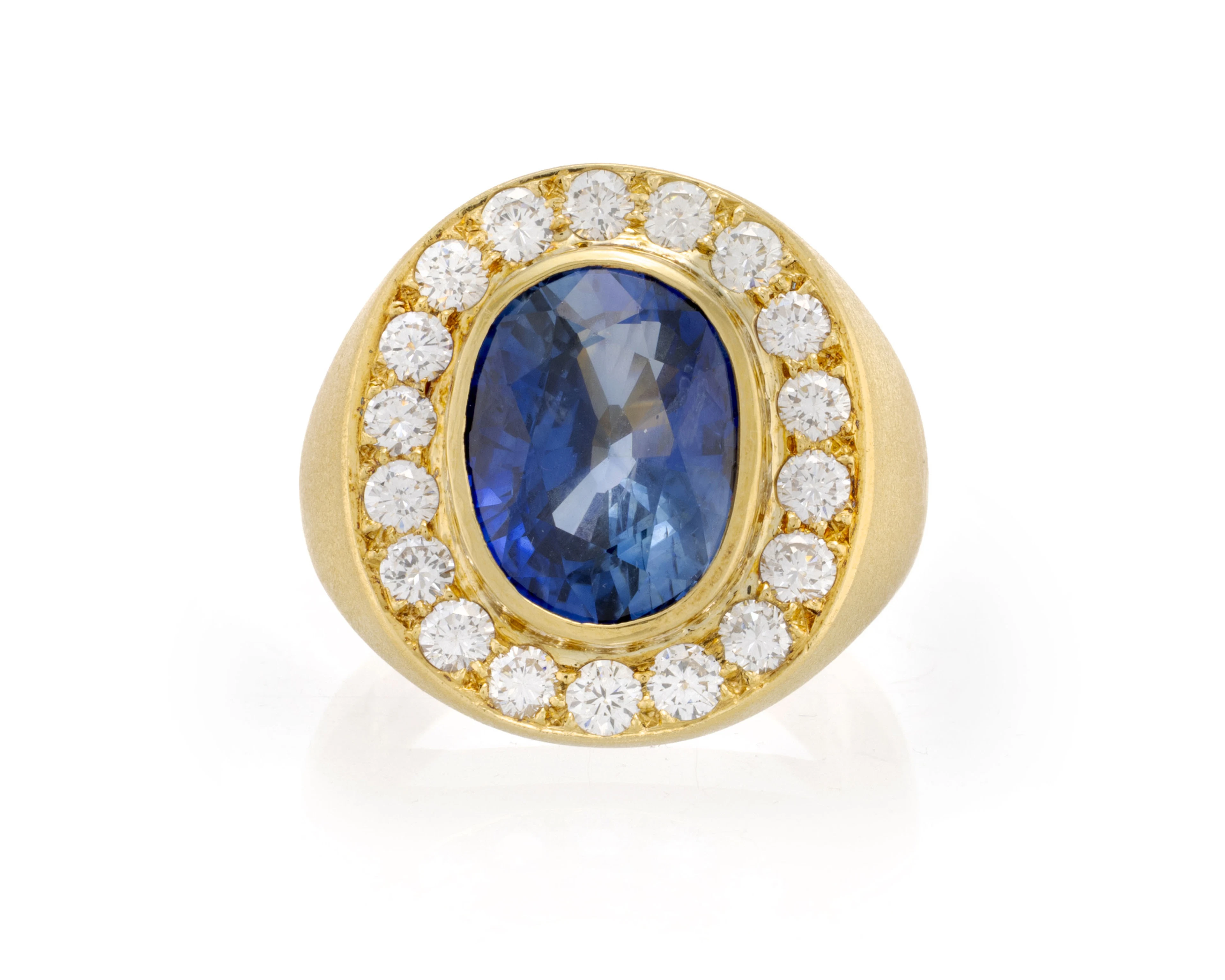 Bague or 750 satiné sertie d’un saphir taille ovale (env. 8.10 ct)