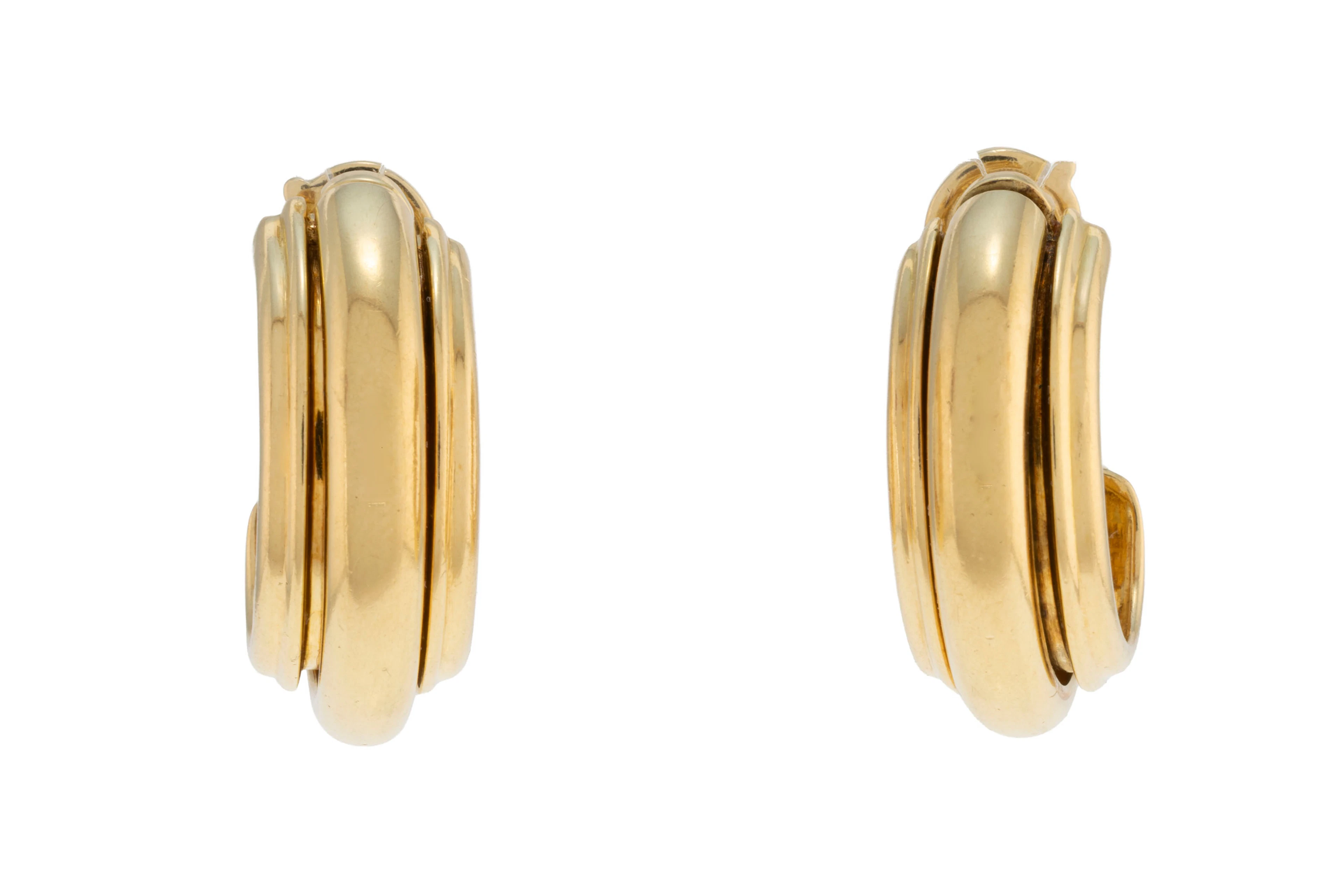 Piaget, Possession, paire de boucles d'oreilles or 750 formées d'une