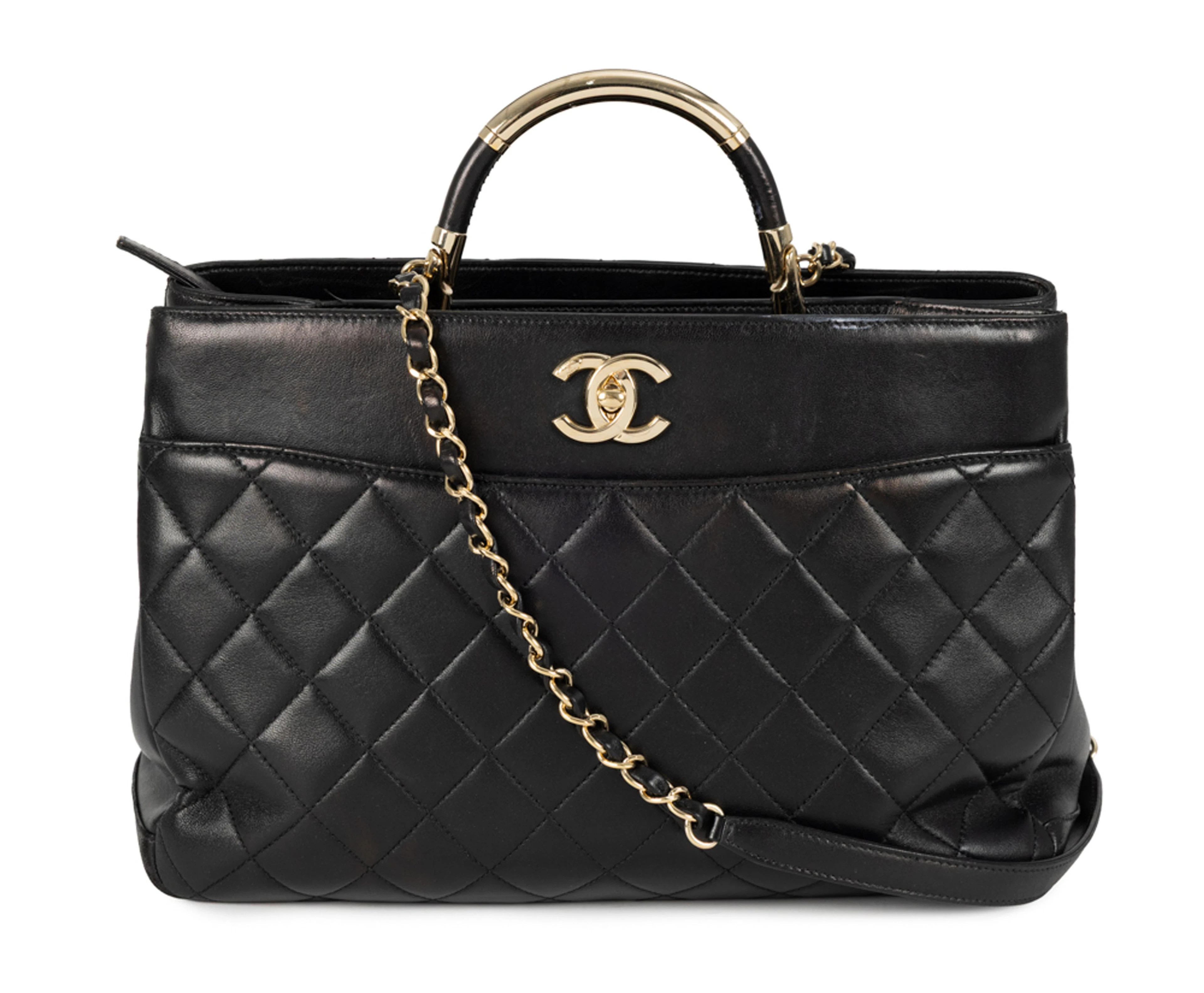 Chanel, sac Tote Carry Chic en agneau noir matelassé, année 2017