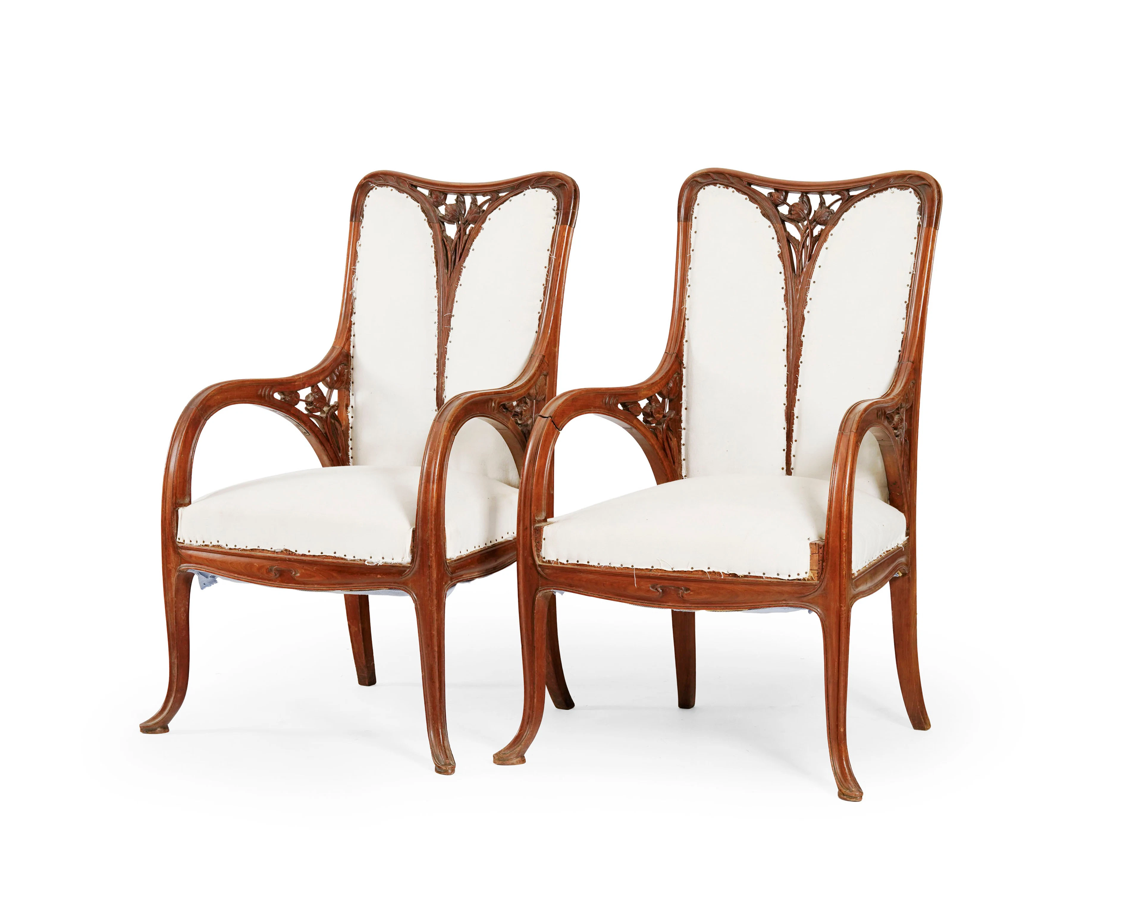 Paire de fauteuils attribués à Louis Majorelle (1859-1926), en noyer