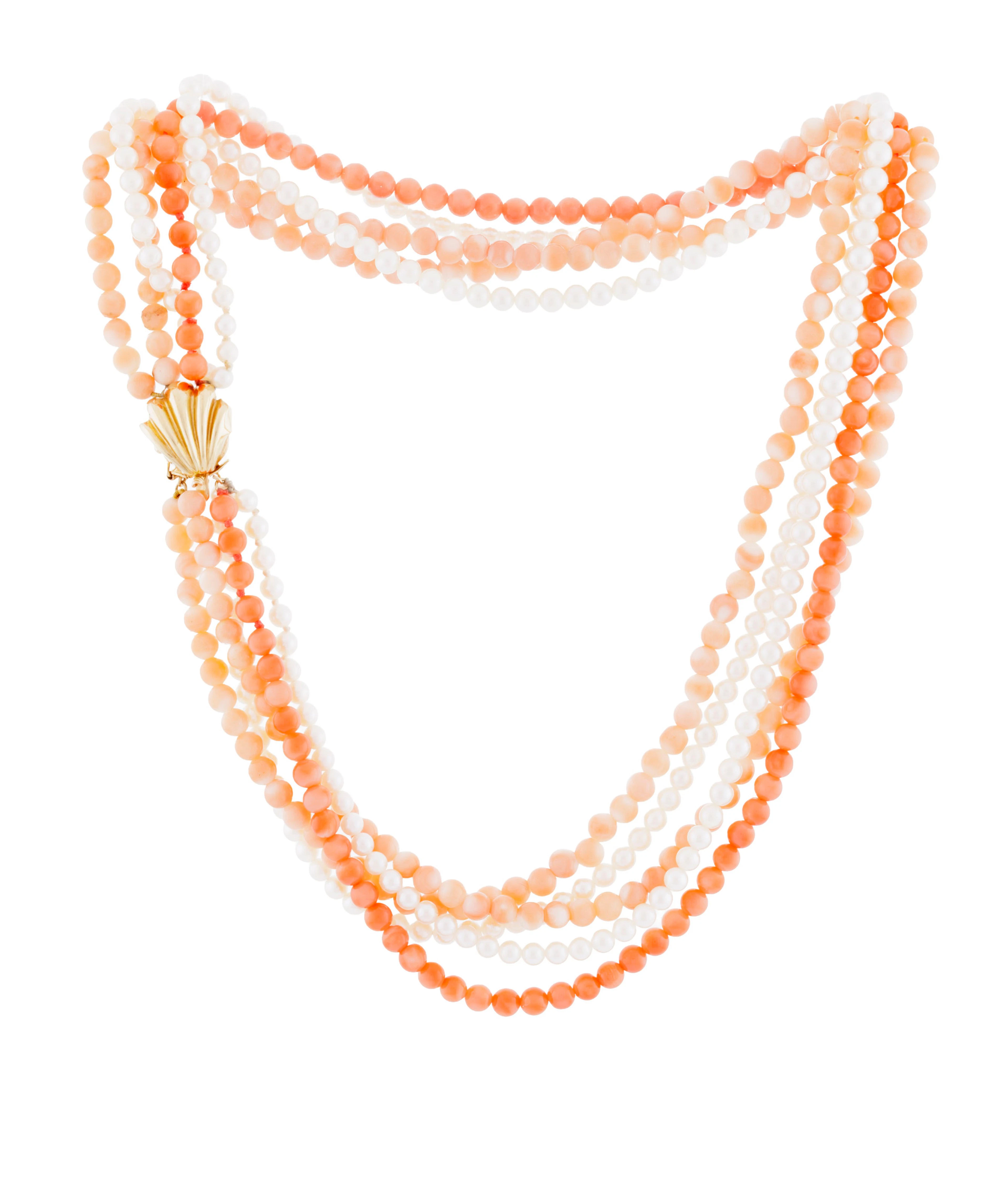 Collier composé de 5 rangs, 3 de billes de corail et 2 de perles de