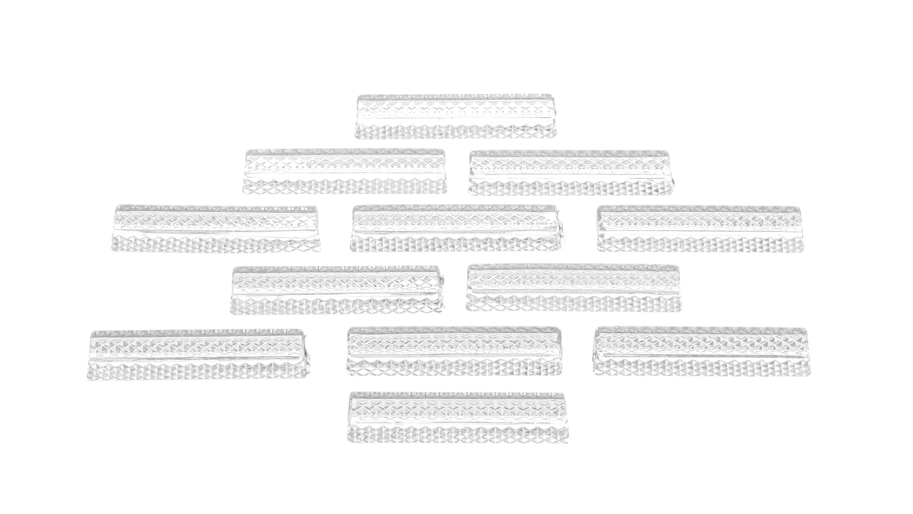 Suite de 12 porte-couteaux en cristal, à décor de pointes de diamant