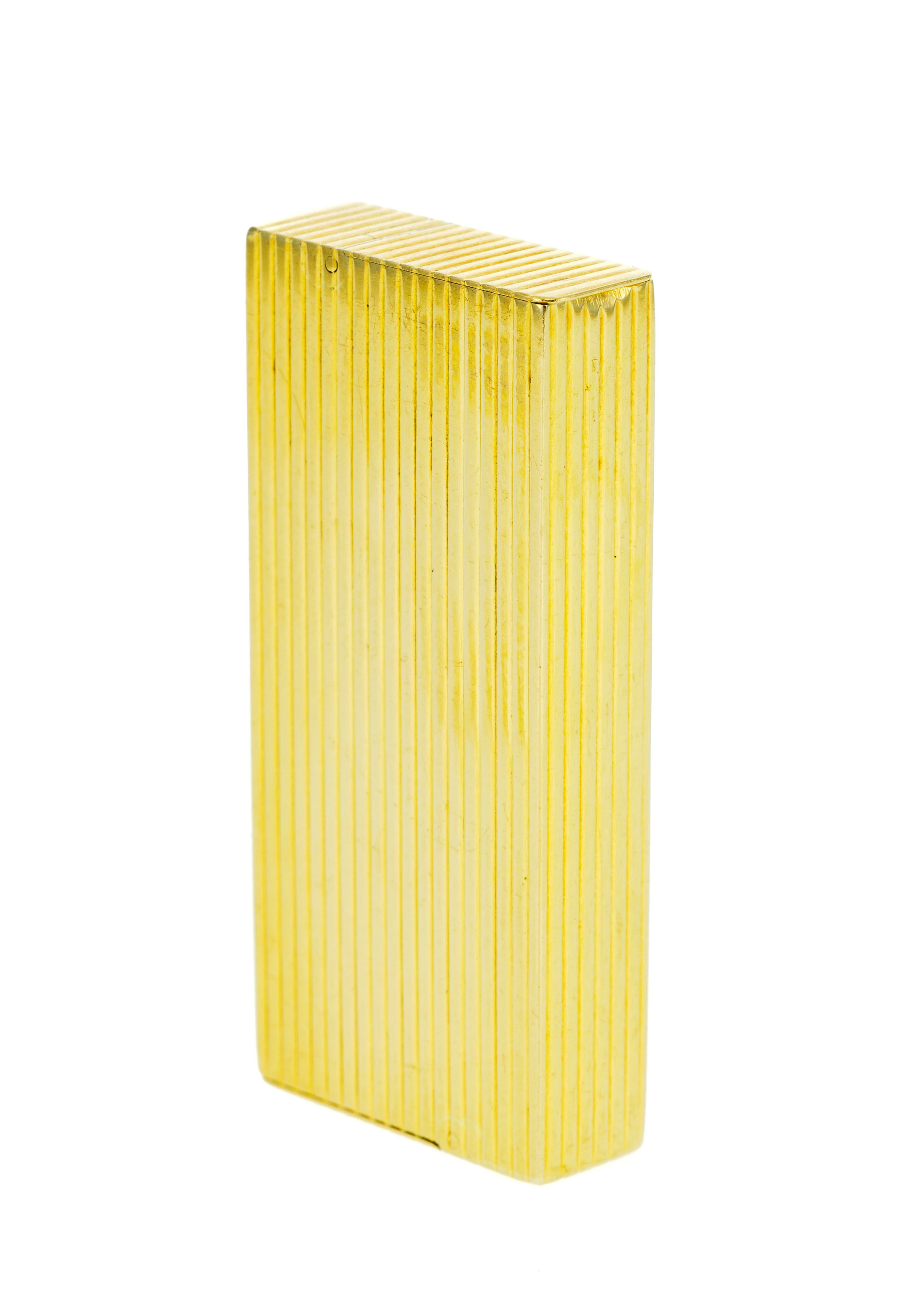 Cartier, boîte à pilules en or 750 godronné, signée, 5.5x2.5x1.0 cm, 32g