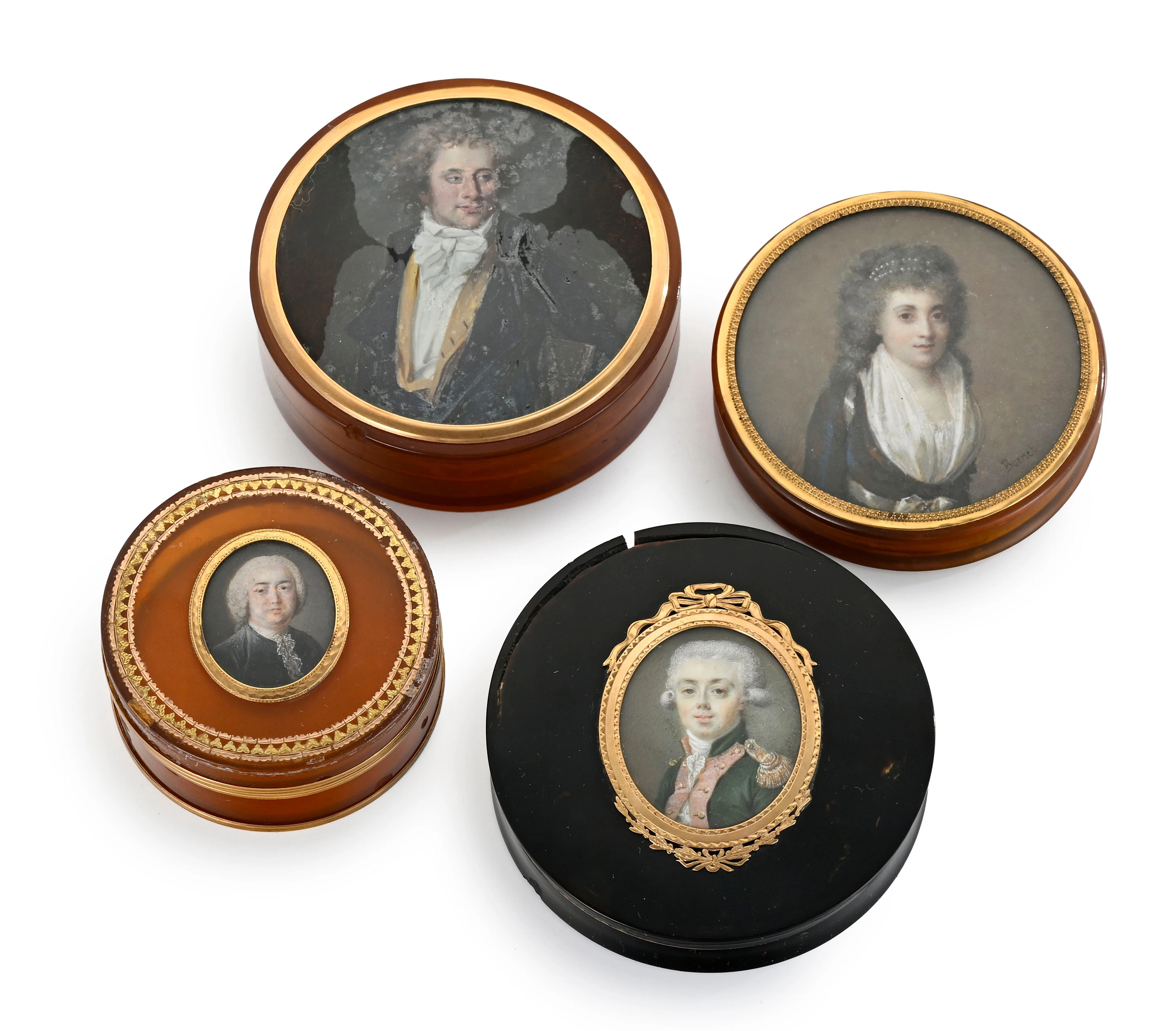 Ensemble de 4 boîtes rondes en écaille avec montures en or, fin XVIII
