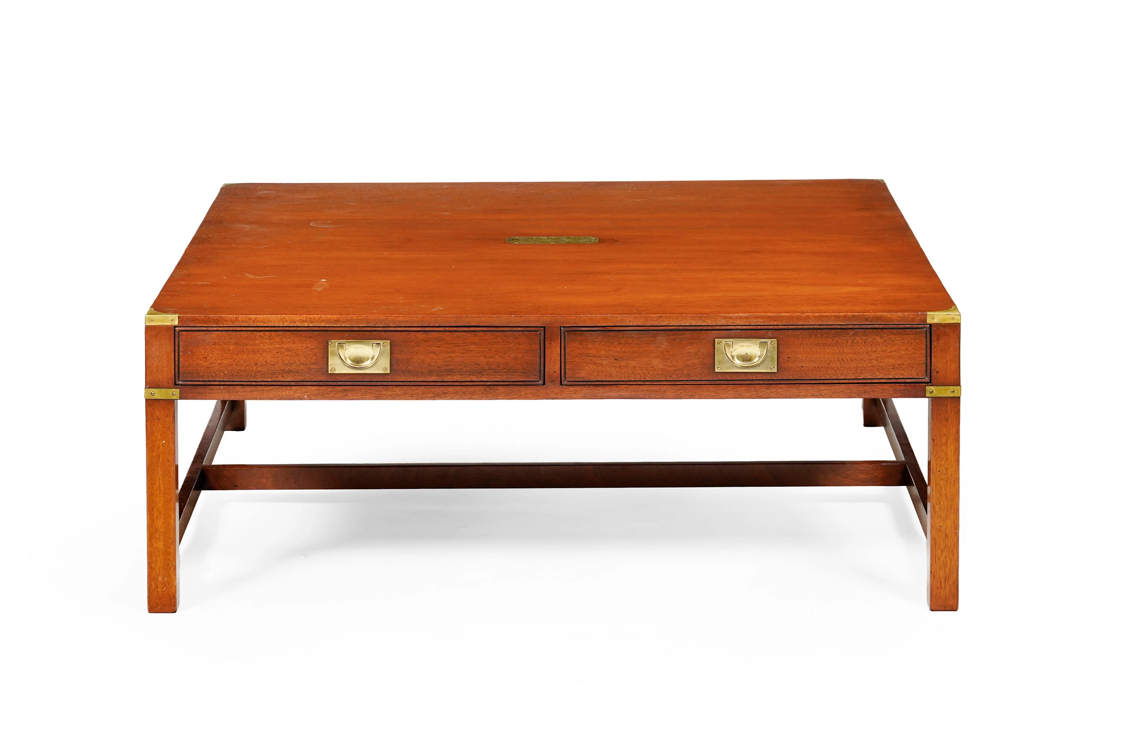 Table basse, Angleterre, XXe s., en acajou, avec poignées et renforts