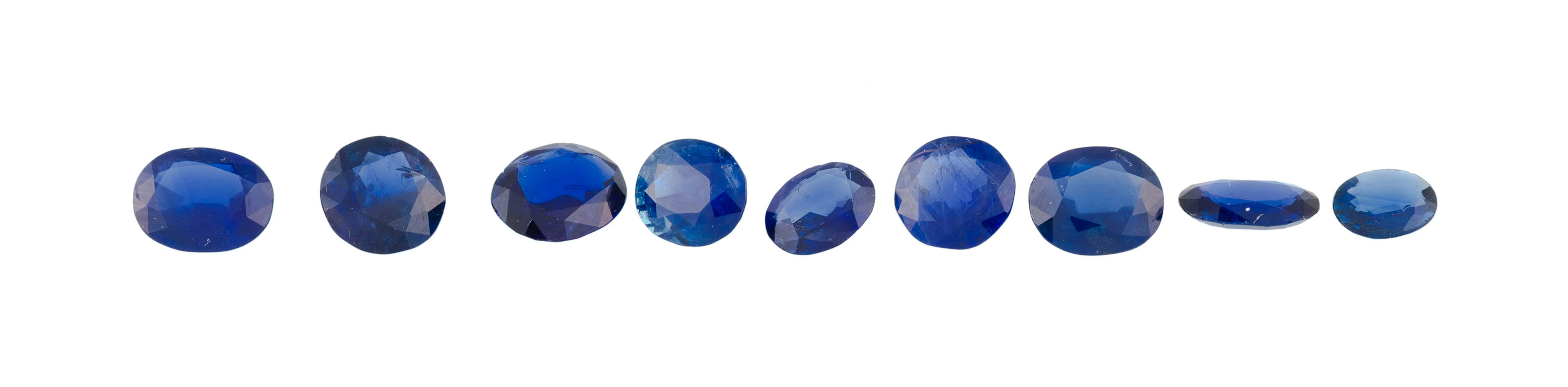 9 saphirs taille ovale sur papier pour un total de 9.63 carats