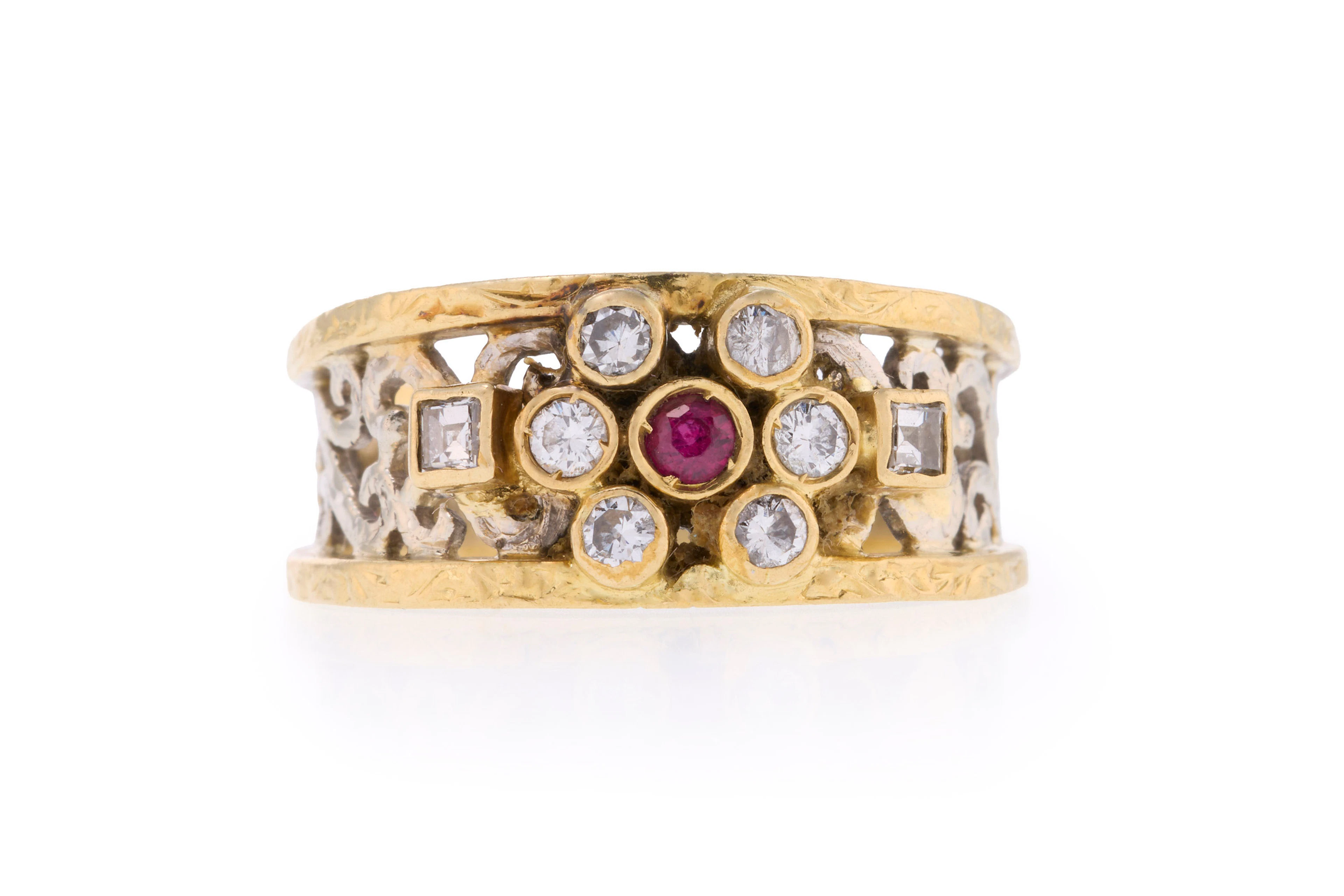 Bague 2 ors 750 ajourée sertie d'un rubis entouré de diamants taille