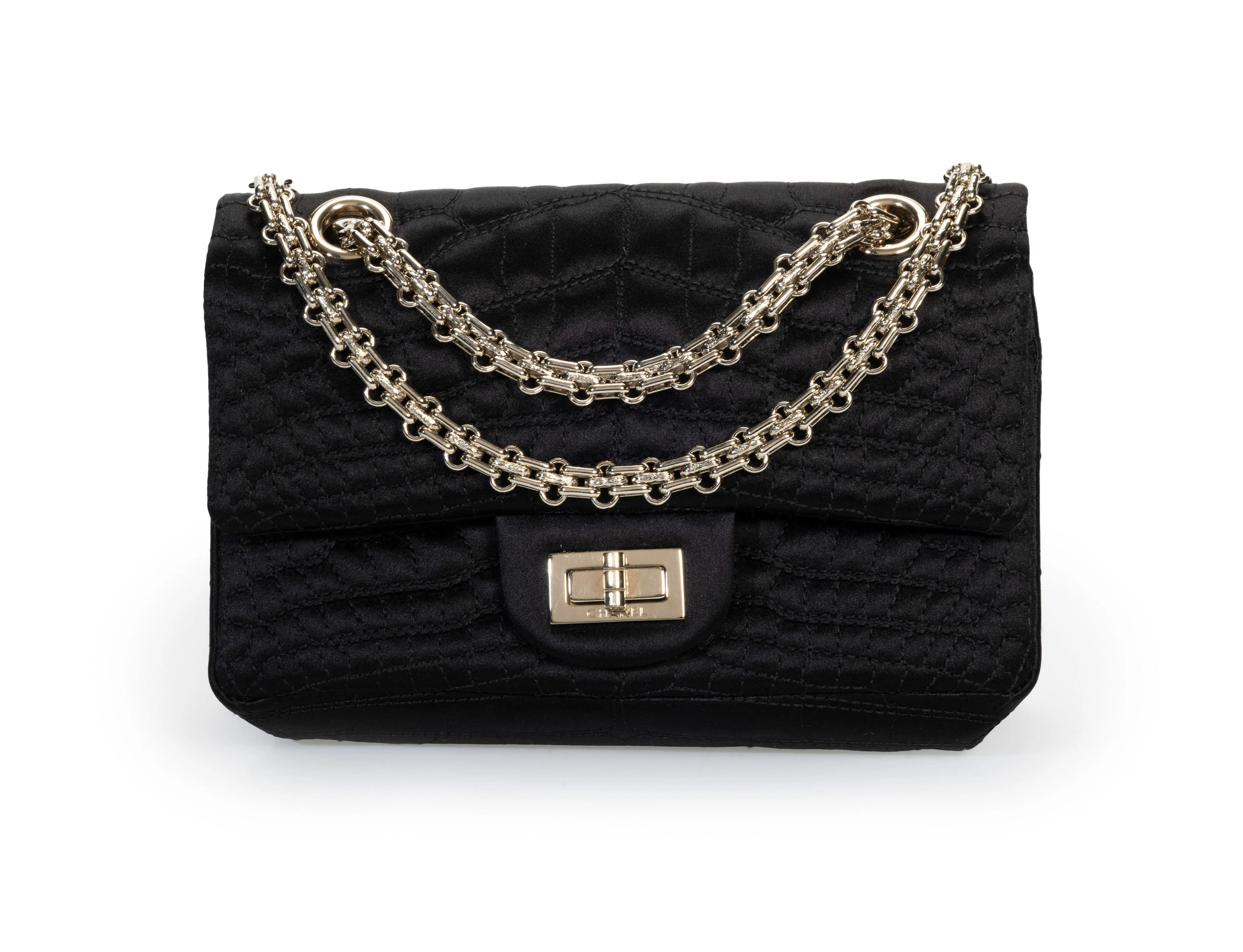 Chanel, sac 2.55 en satin noir matelassé effet croco, années 2008-2009