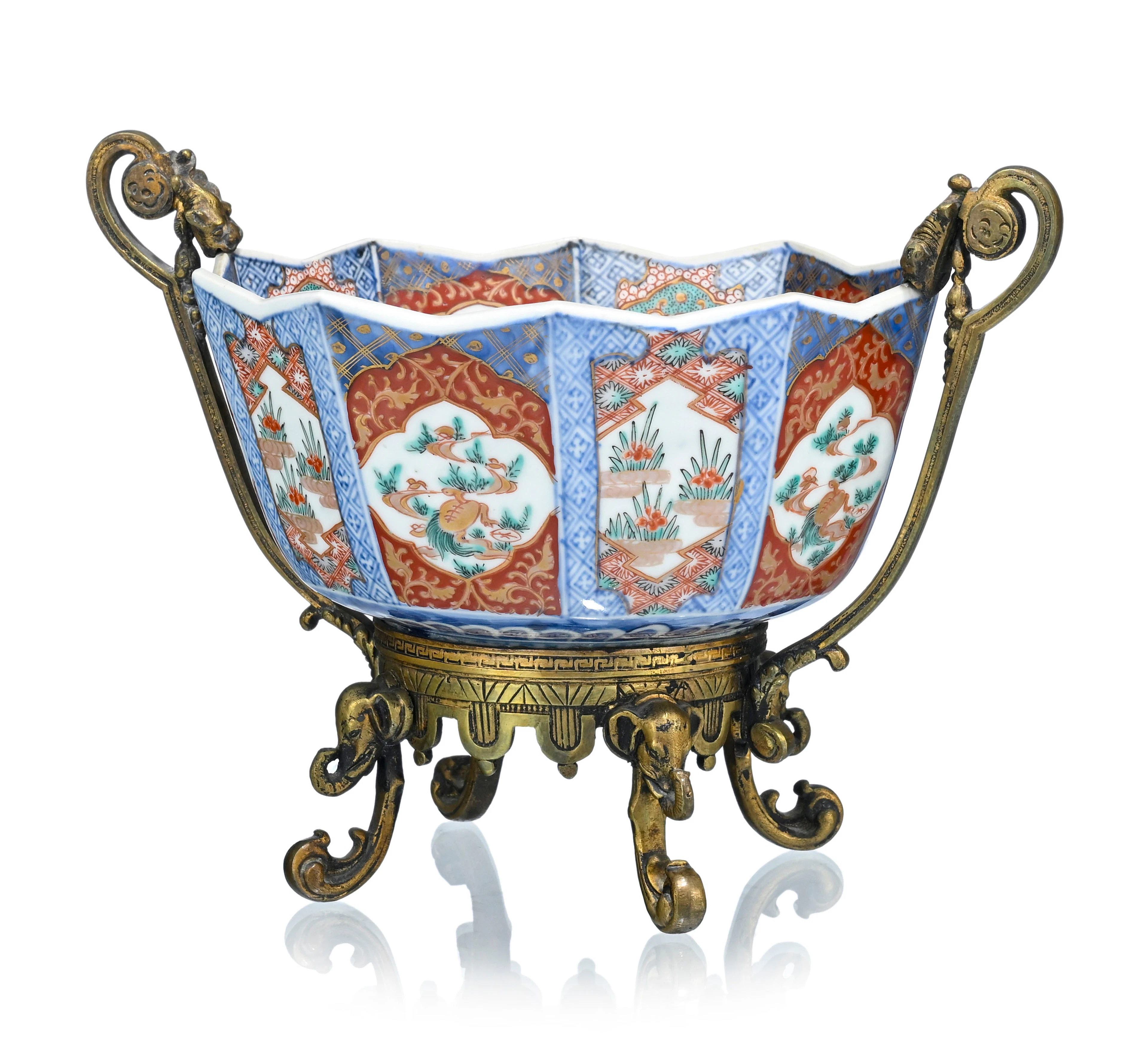 Coupe en porcelaine Imari, avec monture en bronze, Chine, XIX-XXe