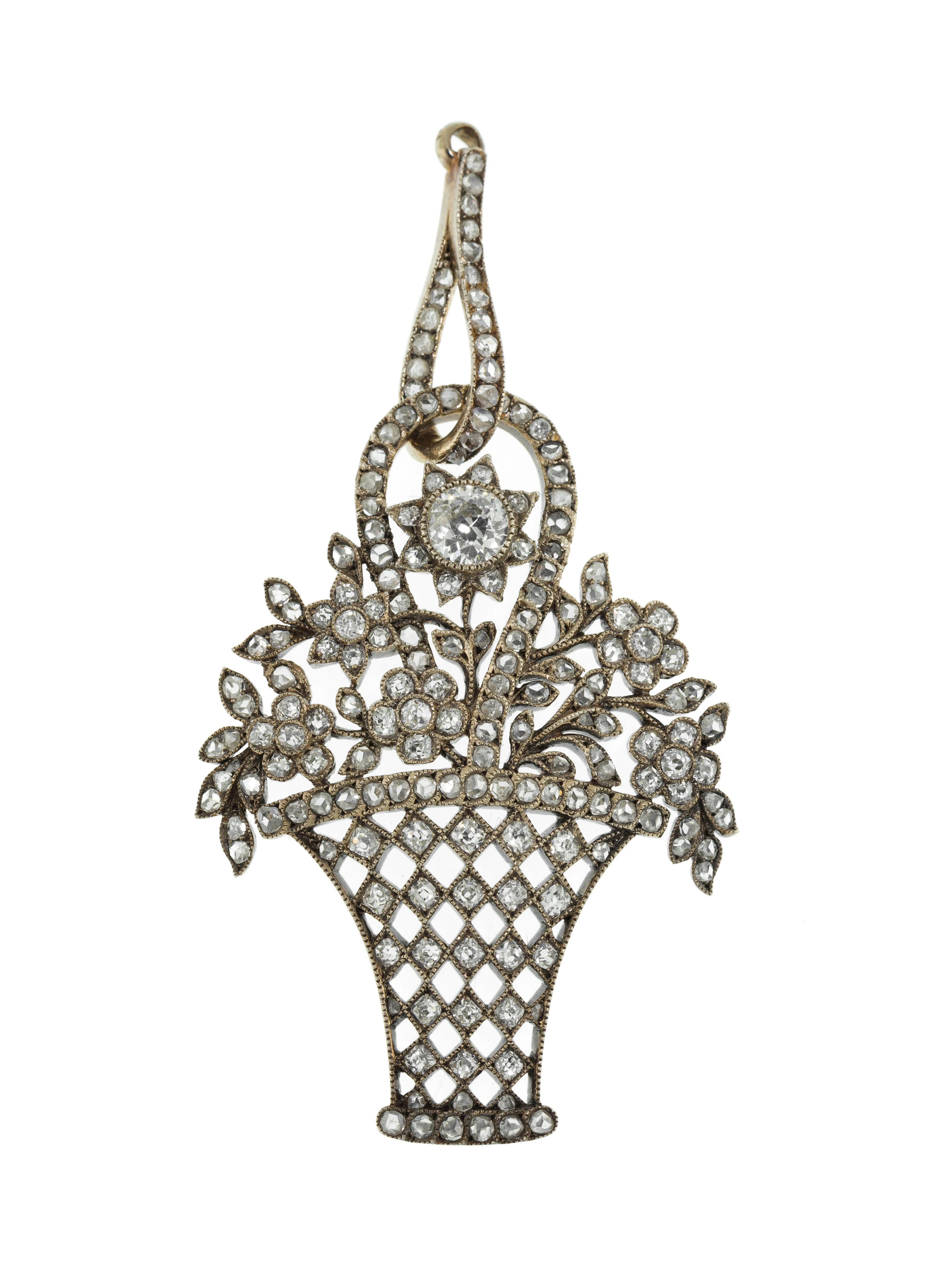 Pendentif XIXe s., figurant un panier fleuri ajouré en argent et or