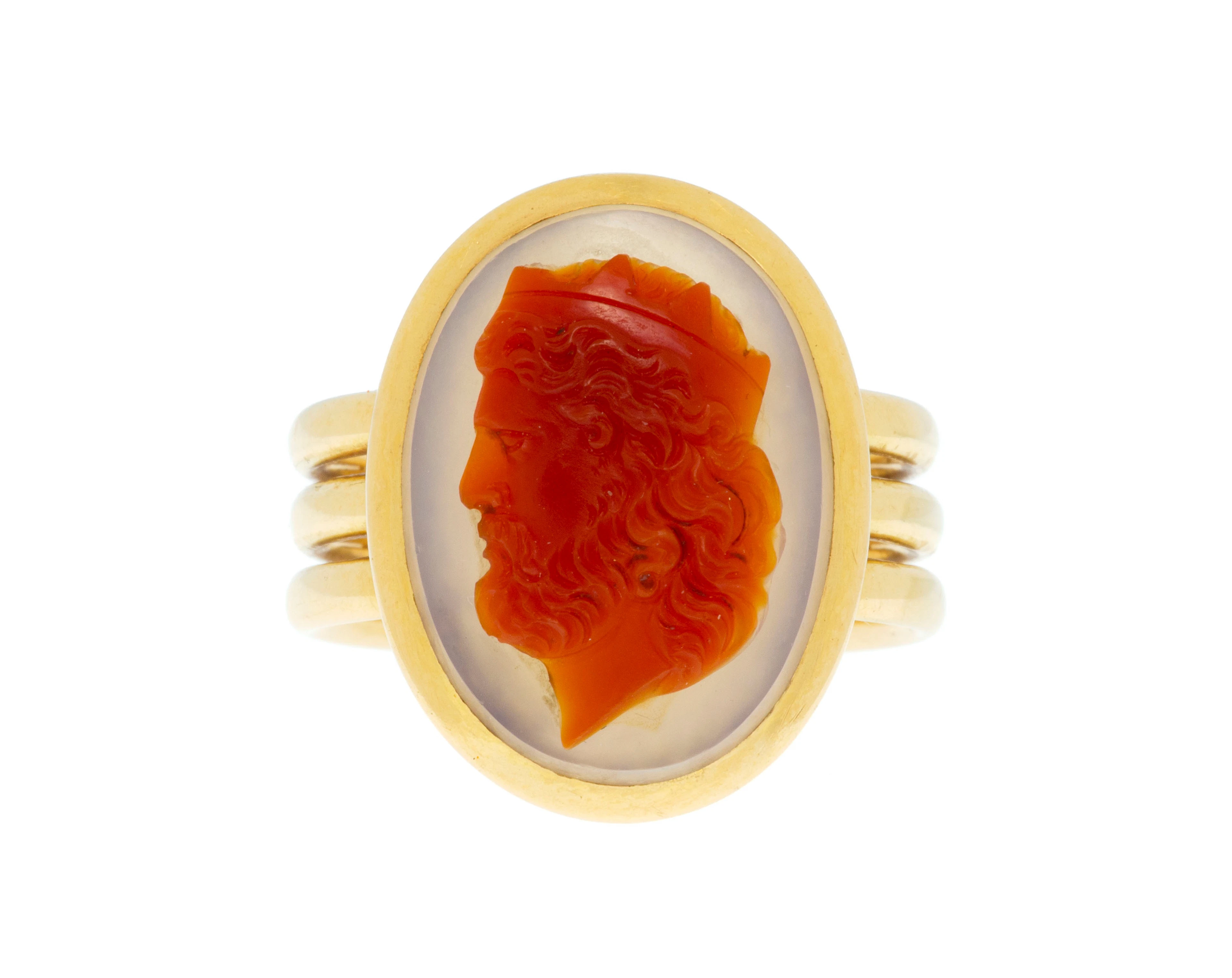 Bague or 750 sertie d'un camée sur agate représentant un profil masculin