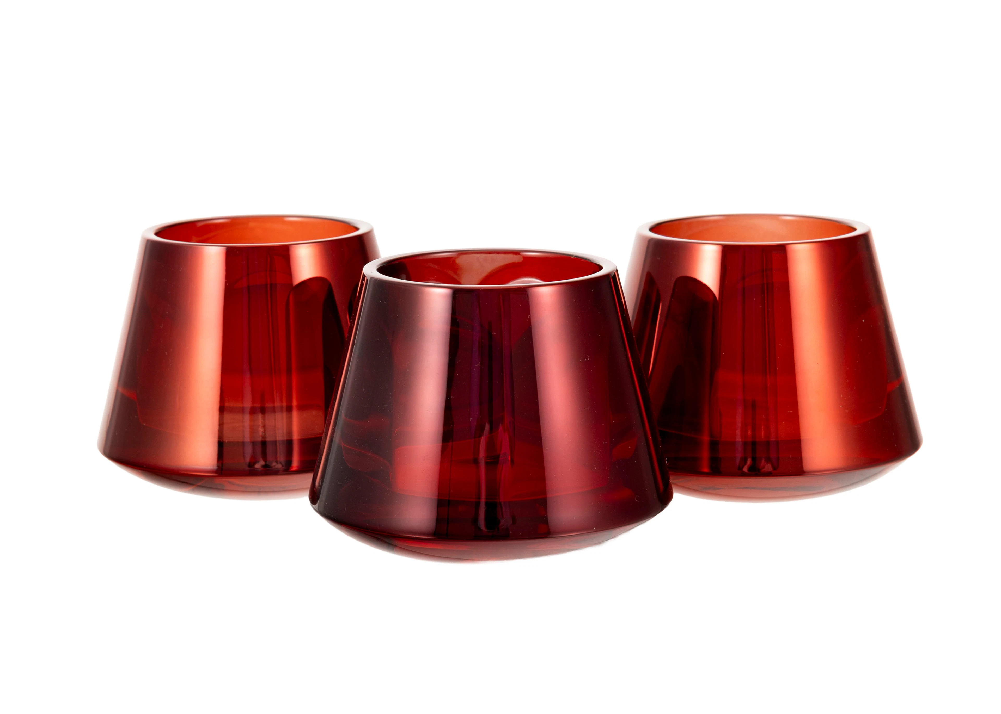 Baccarat et Starck. Suite de 3 photophores en cristal rouge brillant, h. 8 cm