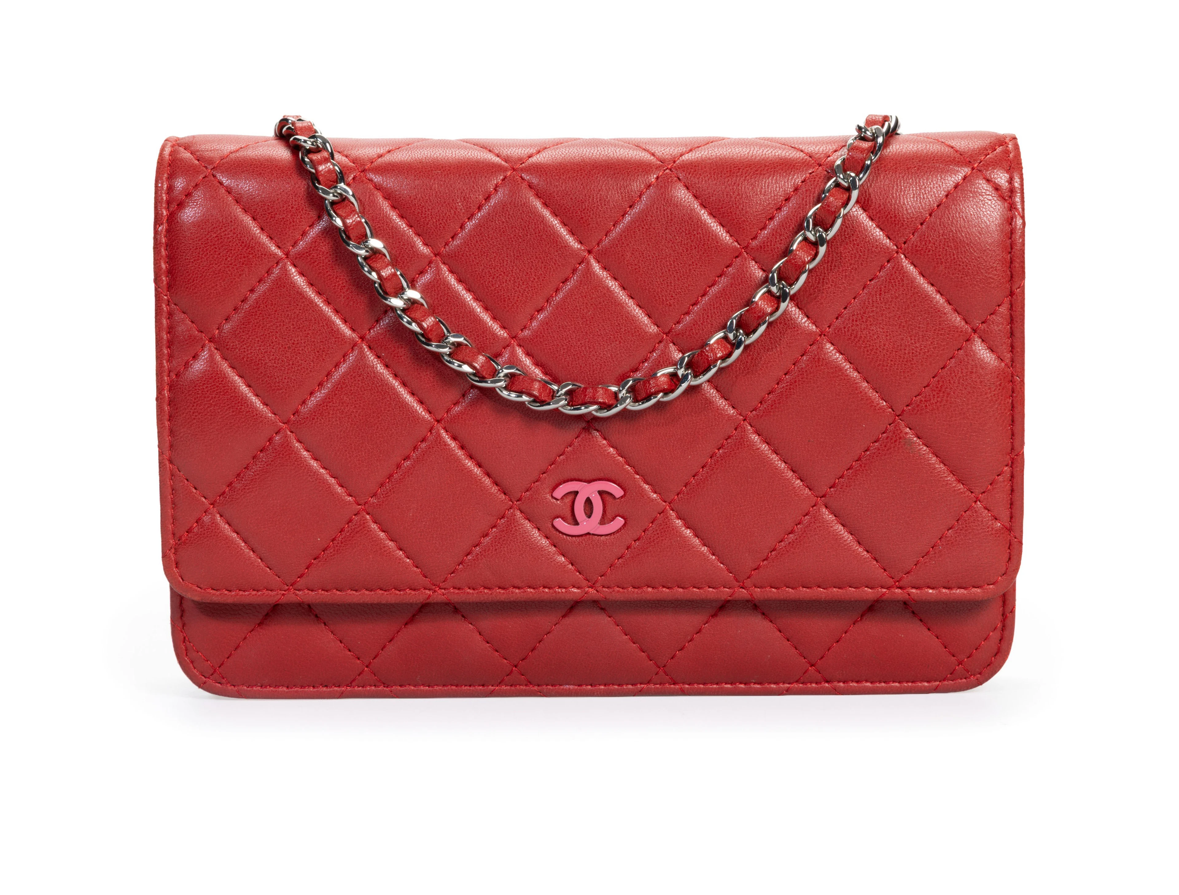 Chanel, pochette Wallet on Chain en cuir lisse rouge matelassé, année