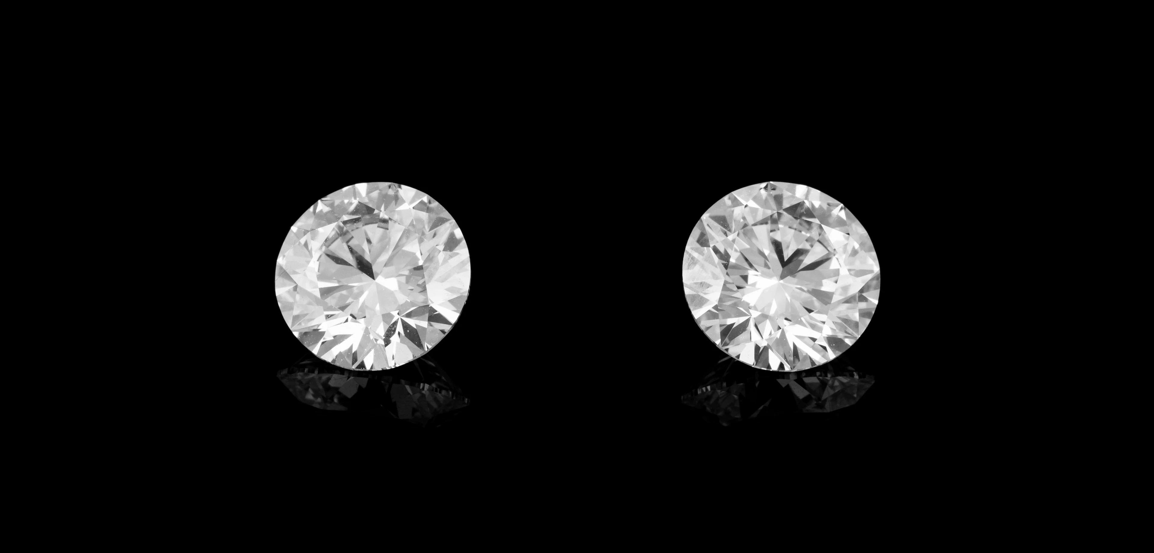 Appairage de deux diamants taille brillant sur papier de respectivement