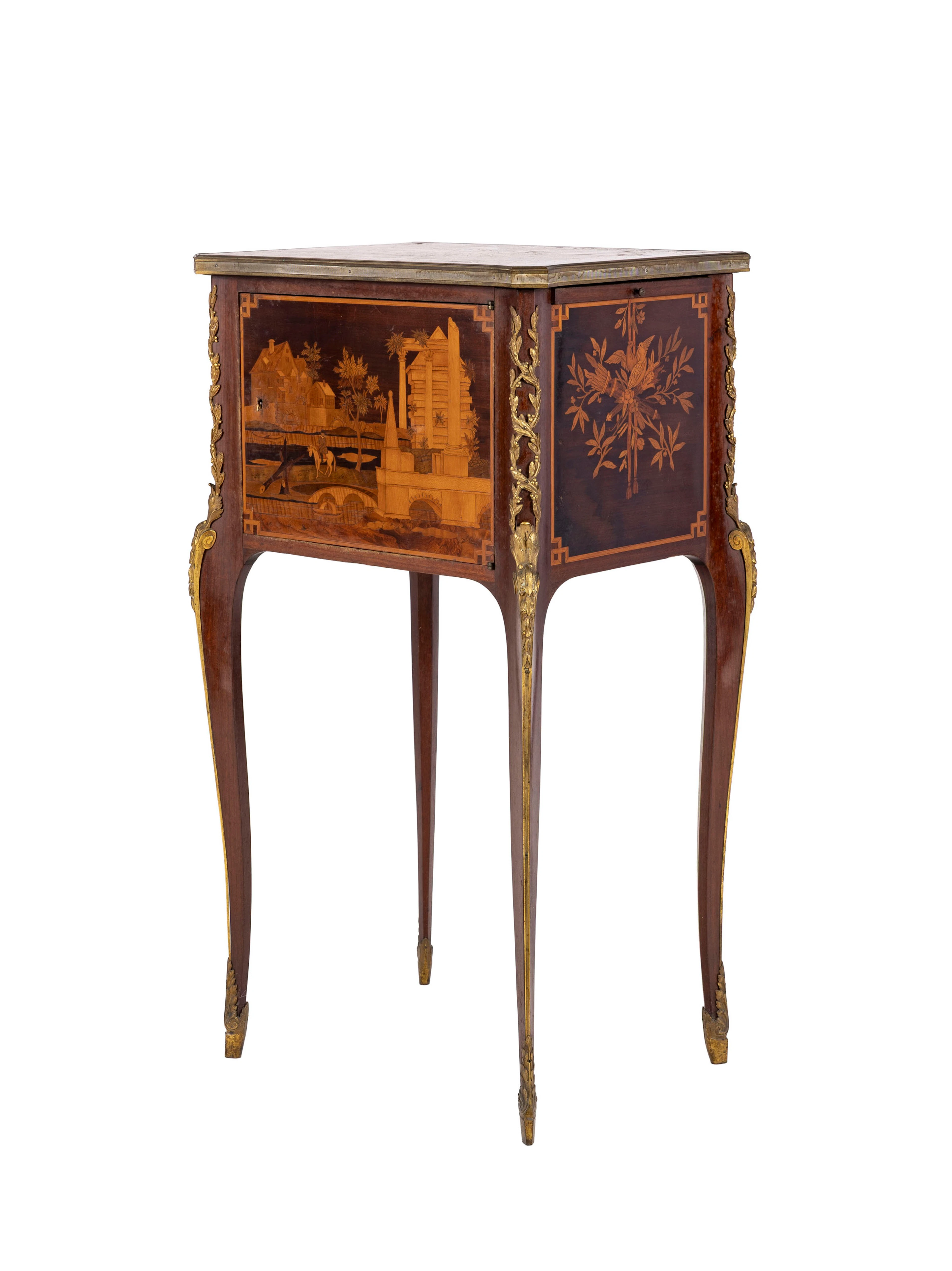 Meuble d'appoint, fin du XIXe s., en placage d'acajou et marqueterie
