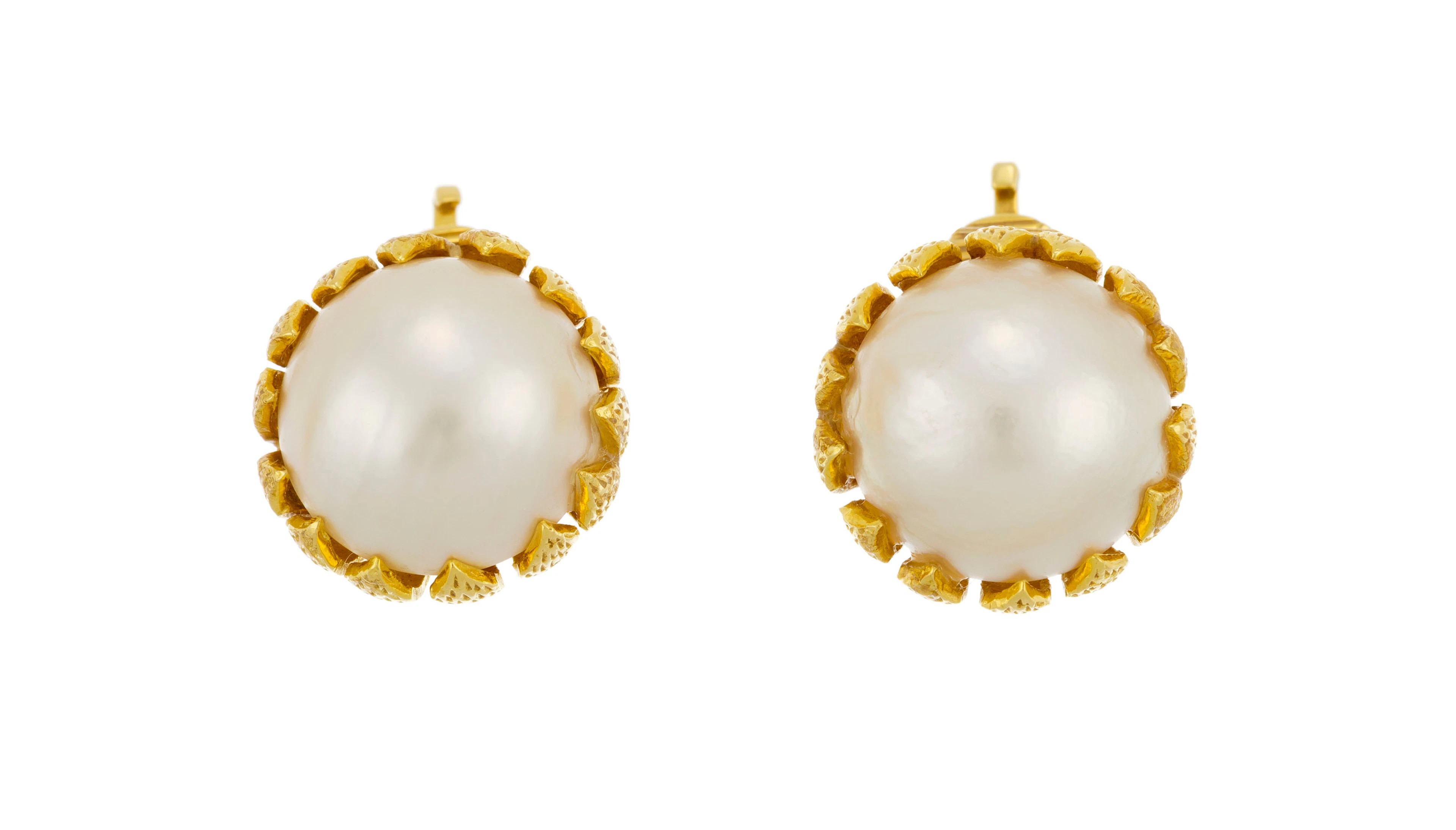 Tiffany & Co, paire de clips d’oreilles fleurs or 750 structuré, ornées